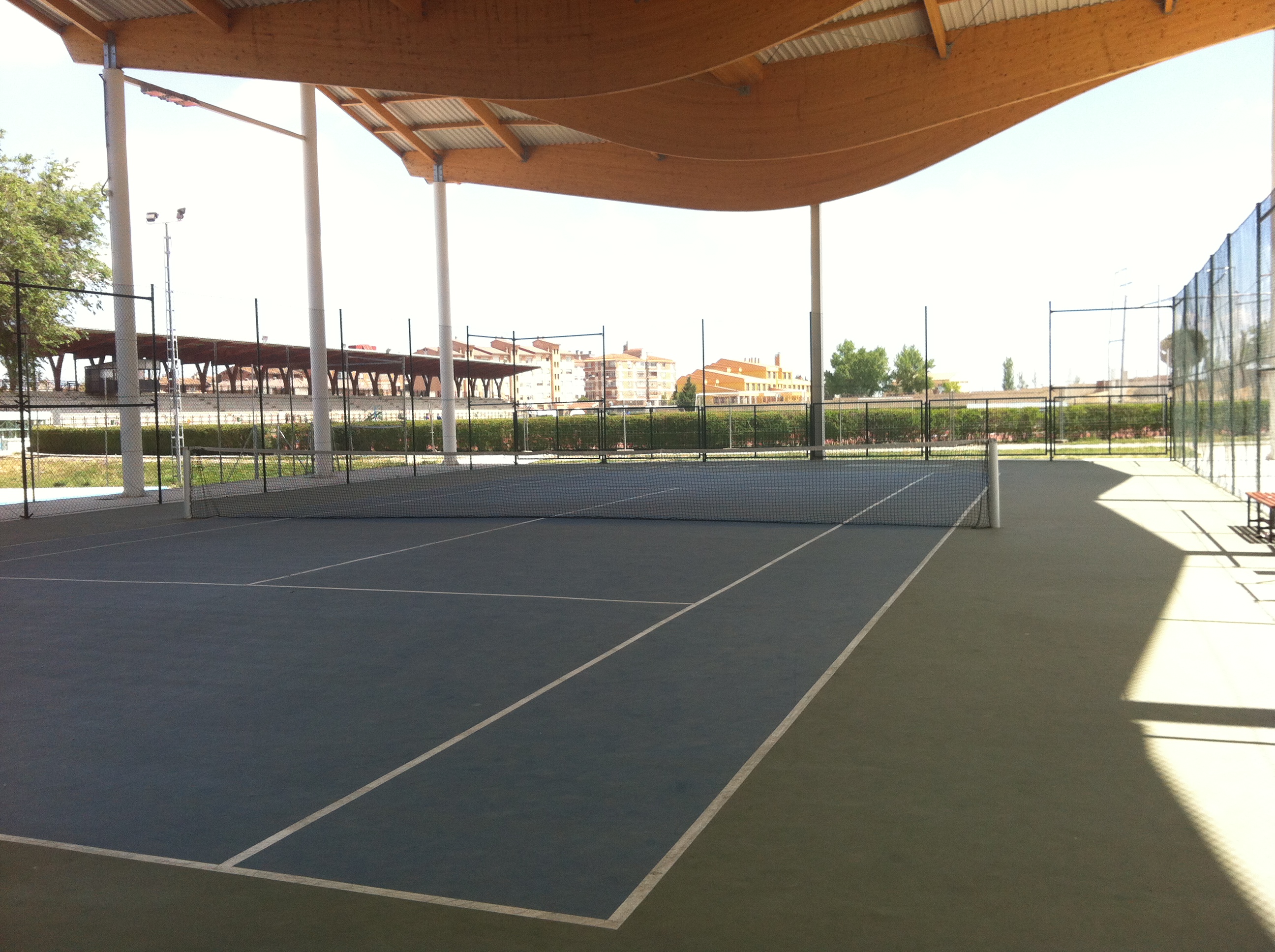 PISTA-CUBIERTA-DE-TENIS-1