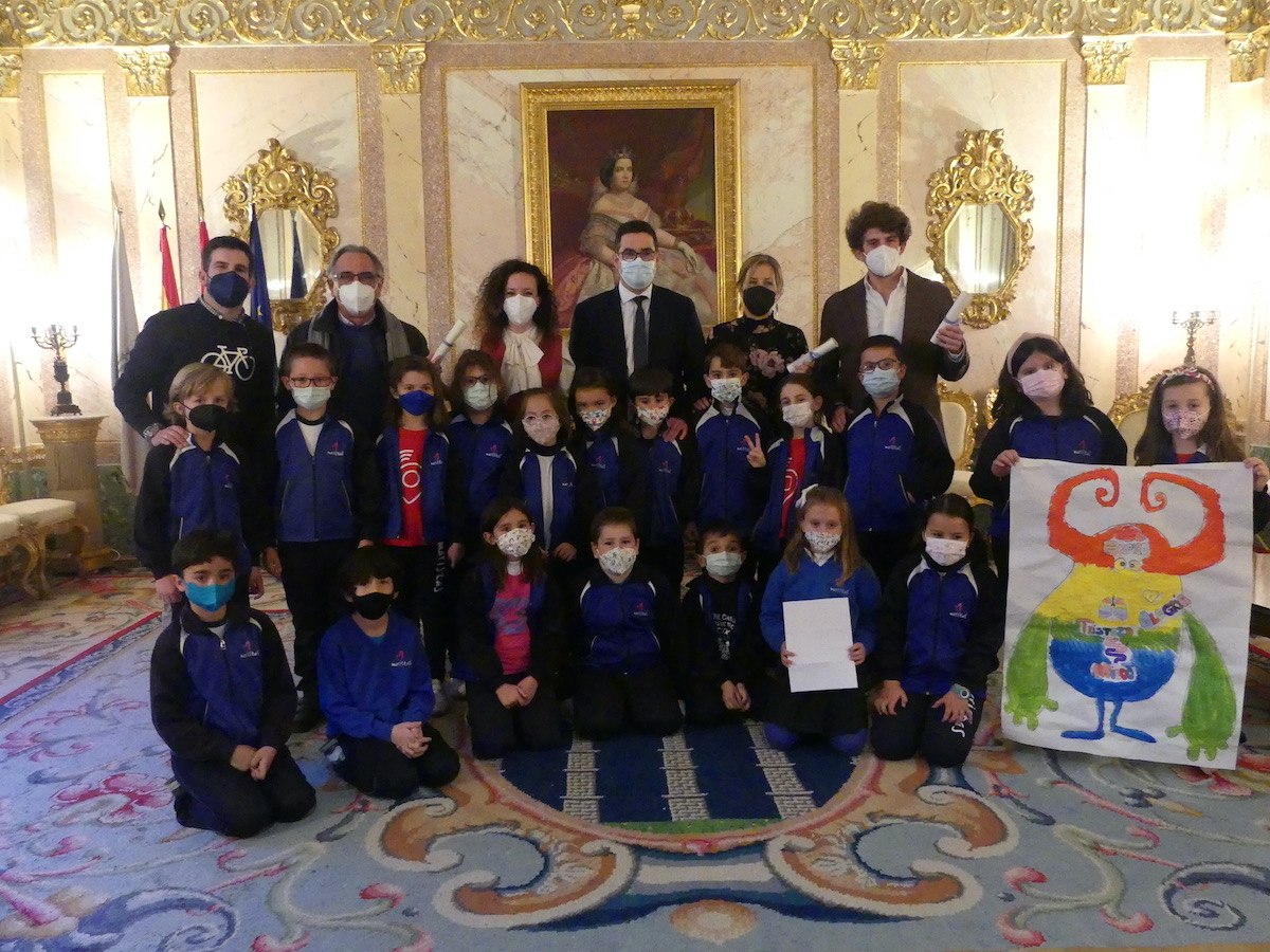Visita de escolares Maristas con motivo del Día de la Paz