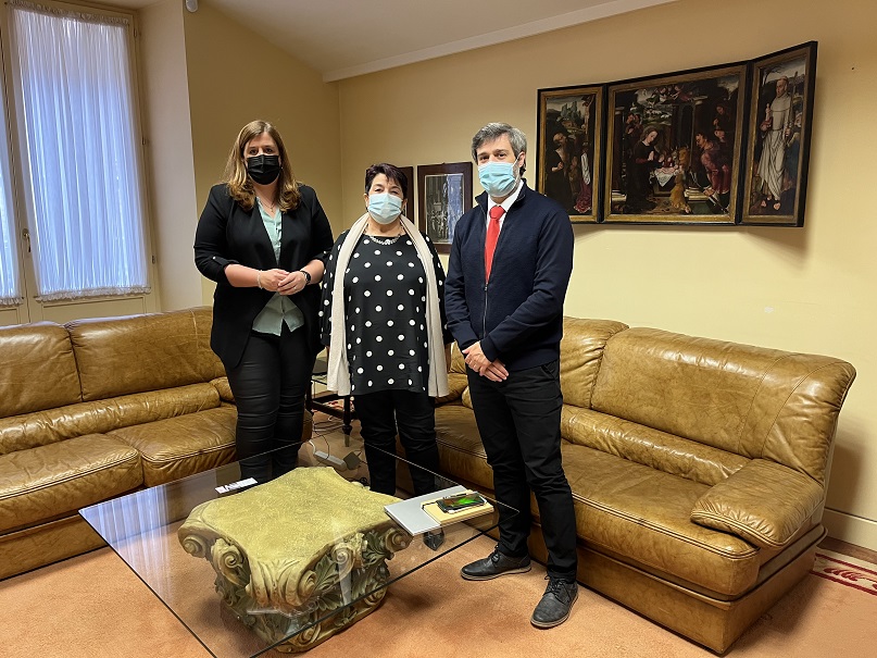 El Ministerio de Cultura trasladará al Ayuntamiento de Segovia y a la Junta de Castilla y León una propuesta de convenio de colaboración, a suscribir entre las tres administraciones públicas, que comprometa el apoyo a las tareas de conservación, restauración, mantenimiento e investigación del Acueducto de Segovia.  