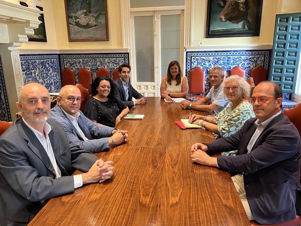 Reunión entre el Ayuntamiento de Segovia y FESTUR