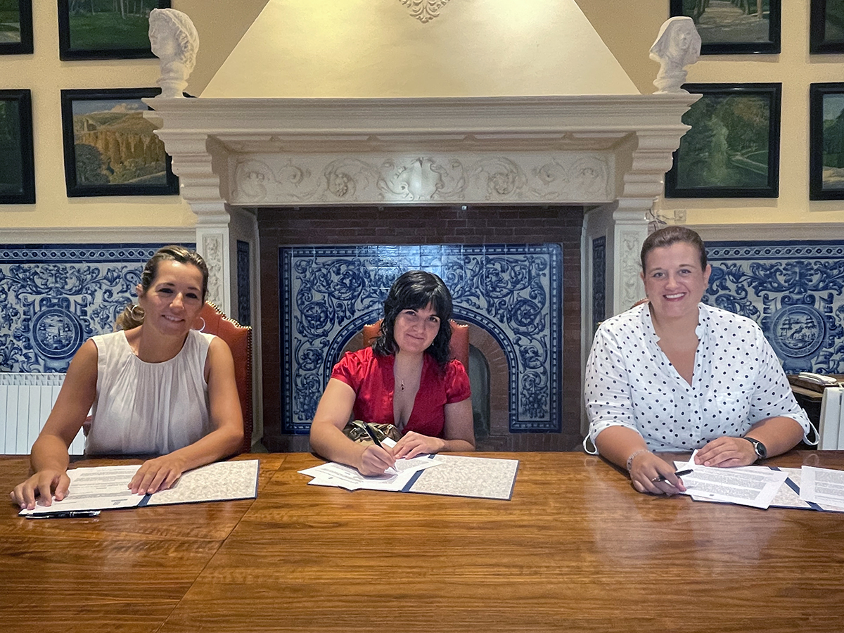 Firma convenio protectora de animales 2022