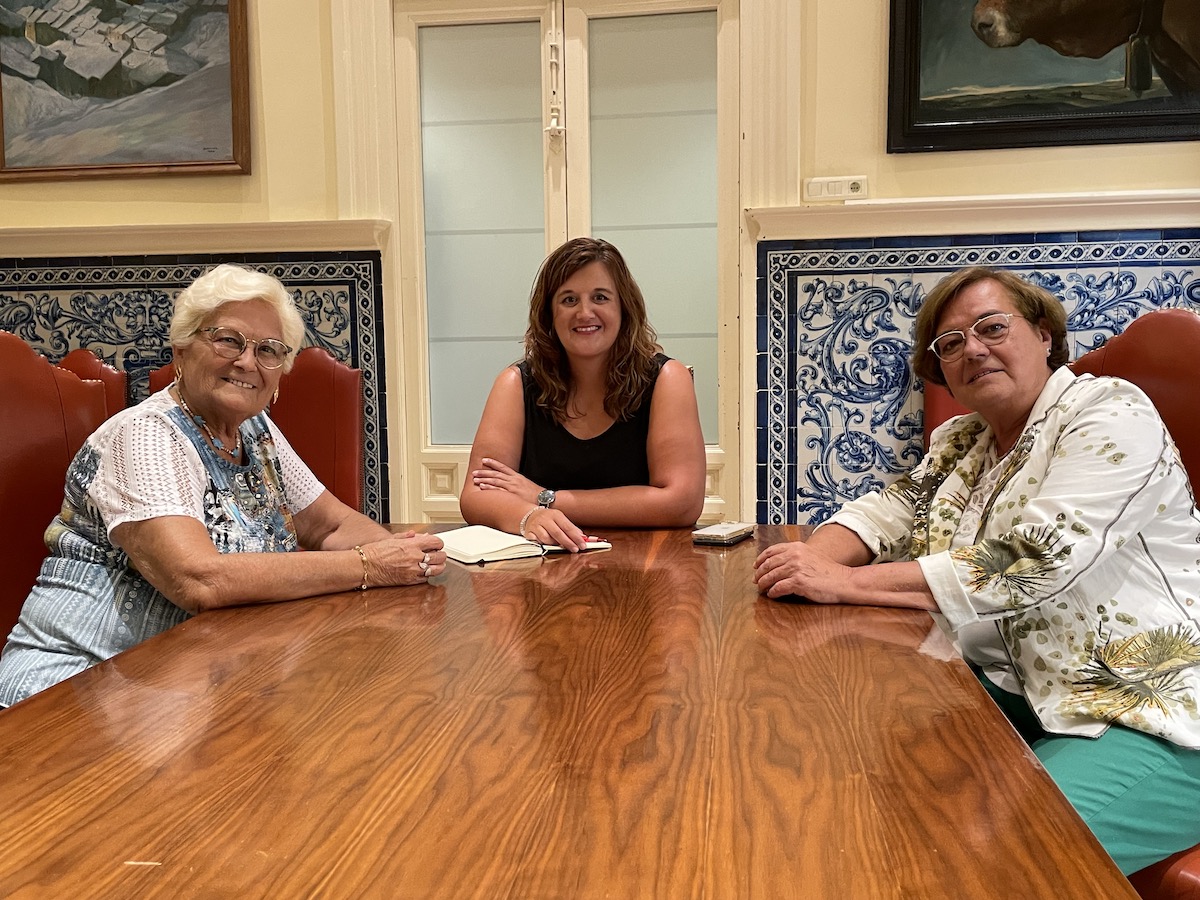 Reunión de la alcaldesa con la Federación Nacional de la Mujer Rural-FEMUR