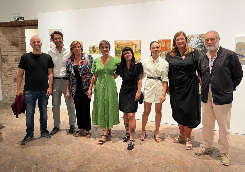 la alcaldesa, miembros y ganadoras del curso