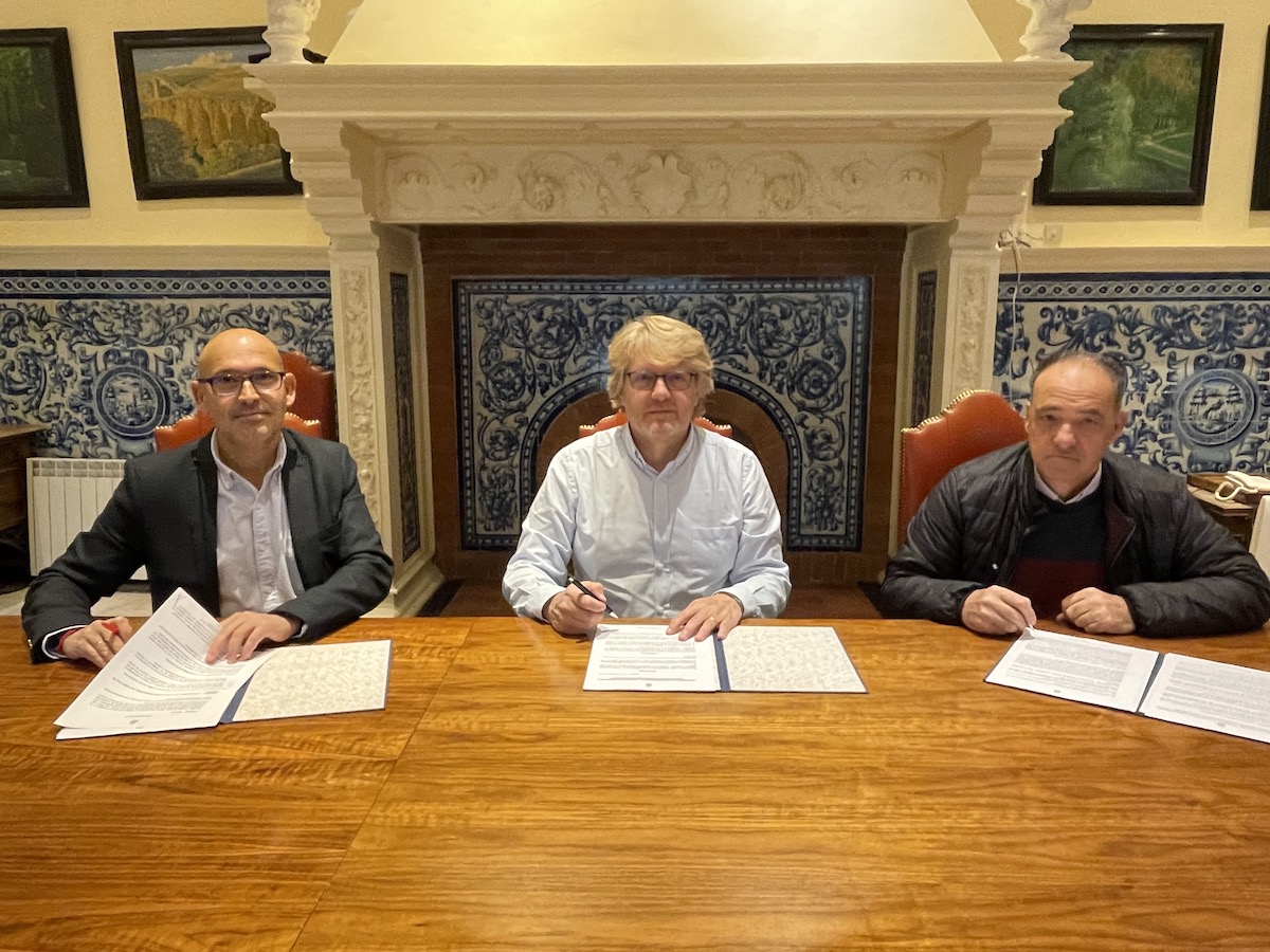 Firma convenio Radio Taxi Segovia 