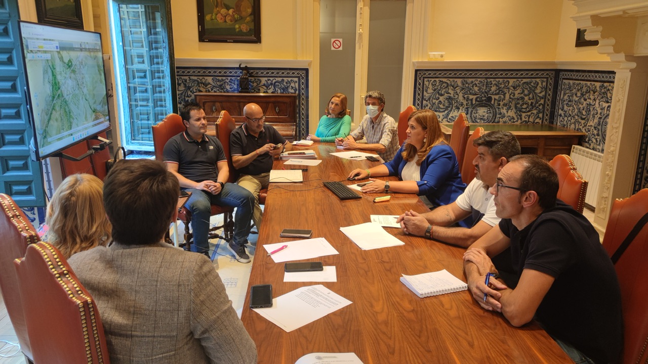 La alcaldesa de Segovia trasladará de nuevo a la Junta las necesidades del transporte en los barrios de Madrona y Fuentemilanos  