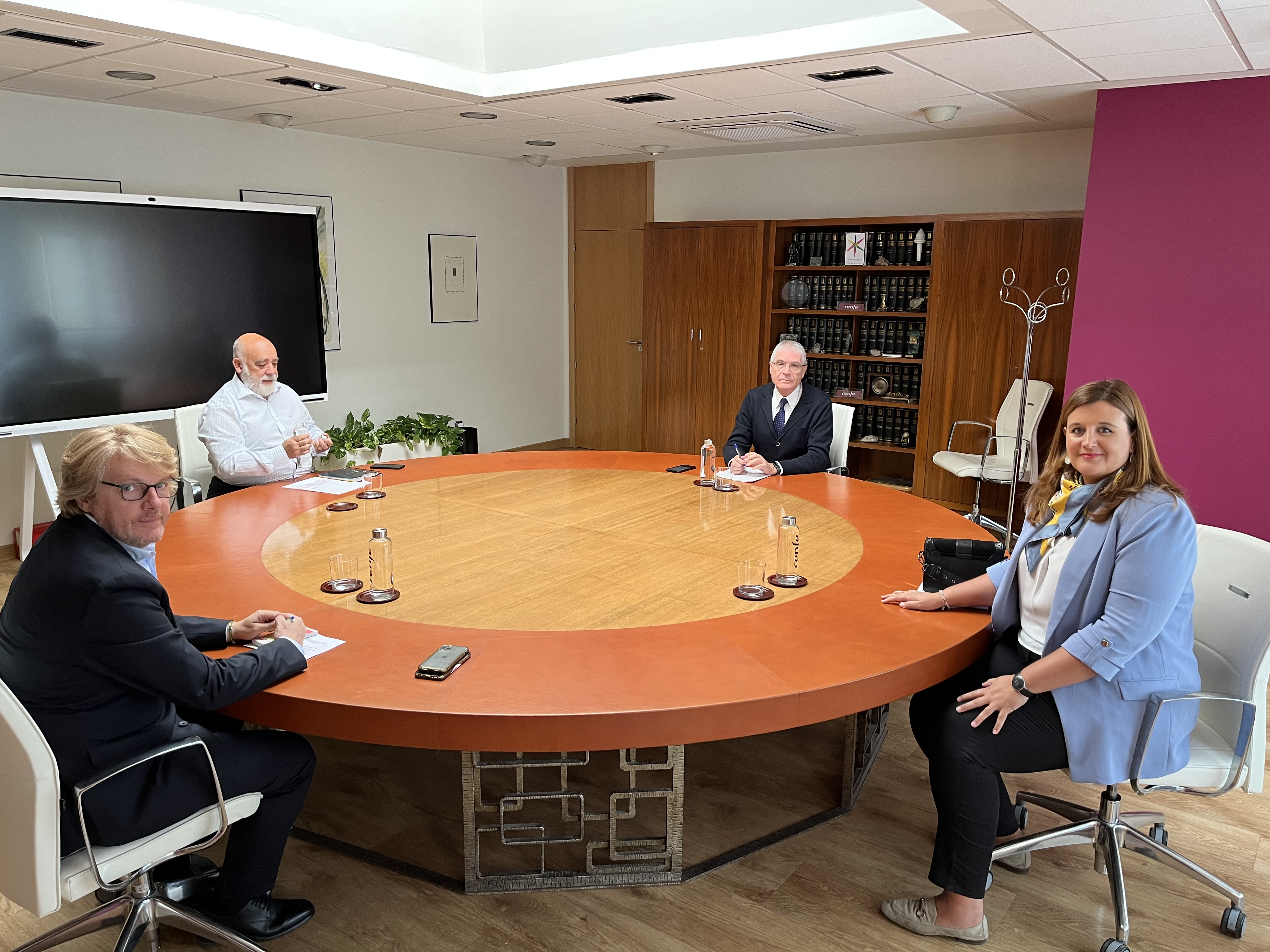 Reunión alcaldesa con presidente de RENFE y director de Operaciones