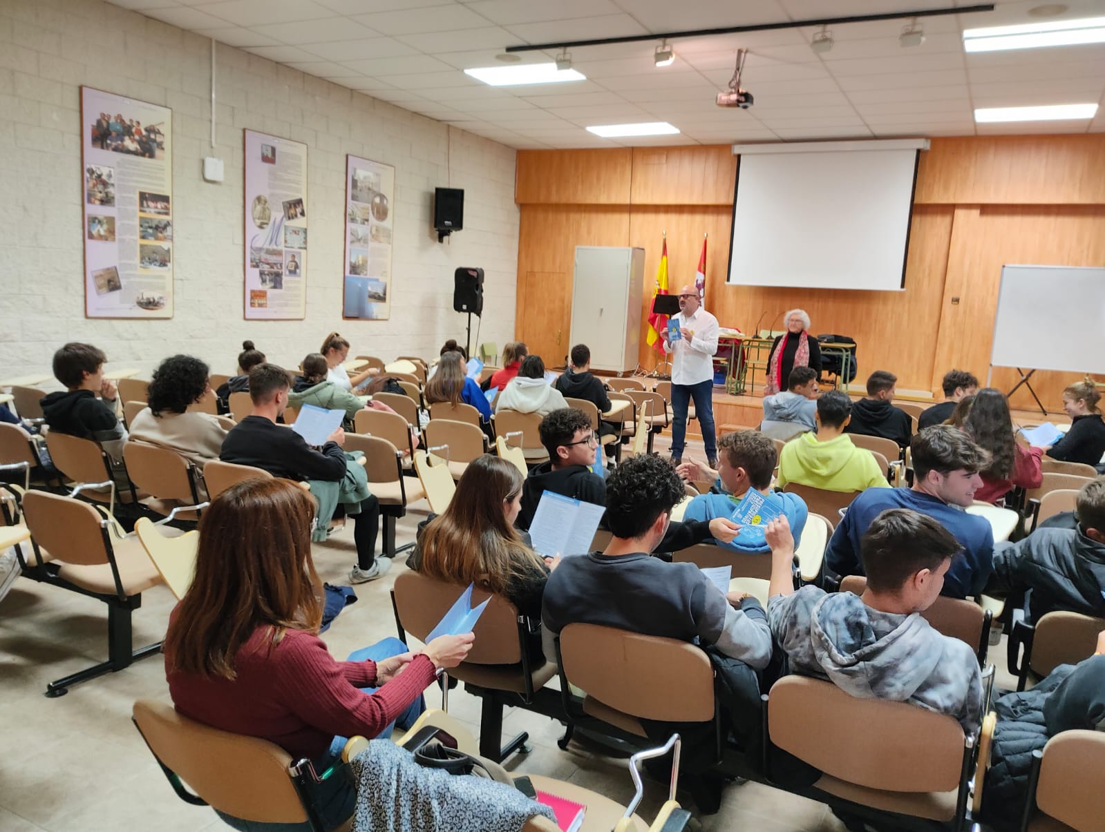 Visita de la Concejala María Antonia Sanz al IES Maria Moliner