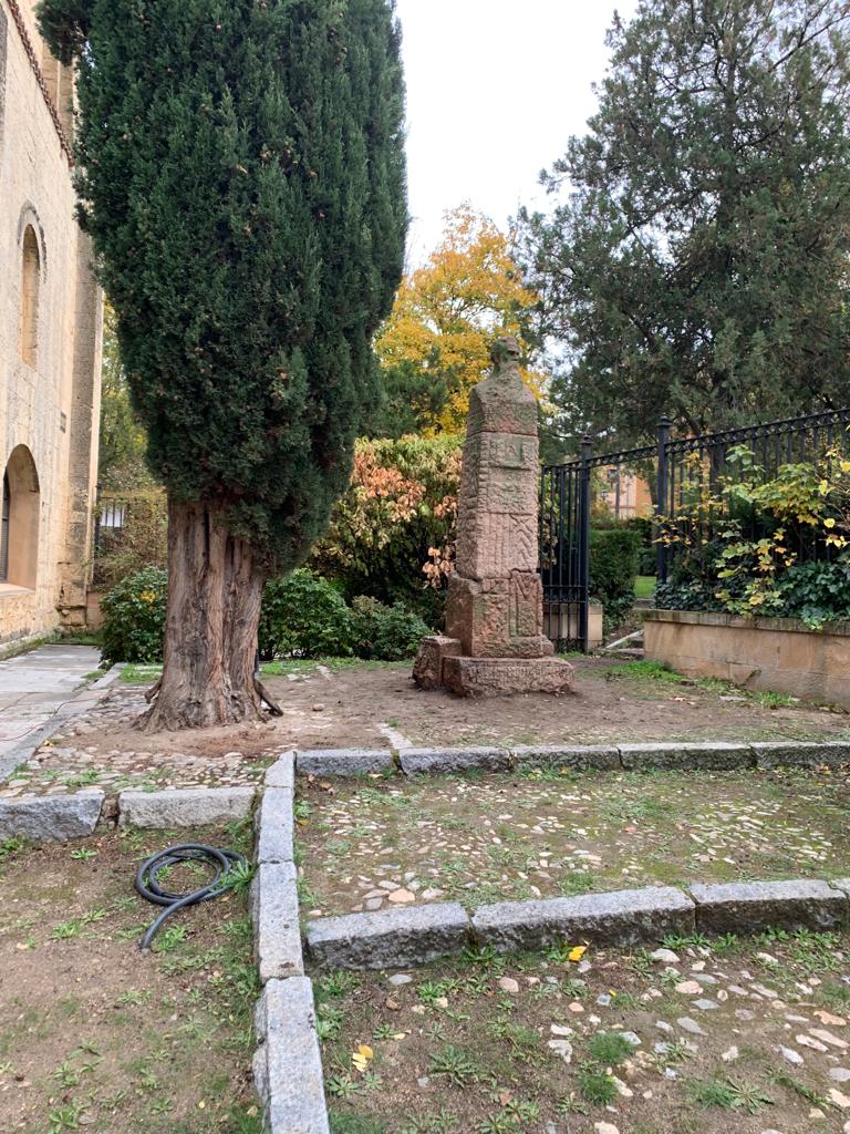 Traslado monumento de Barral sobre Zuloaga.