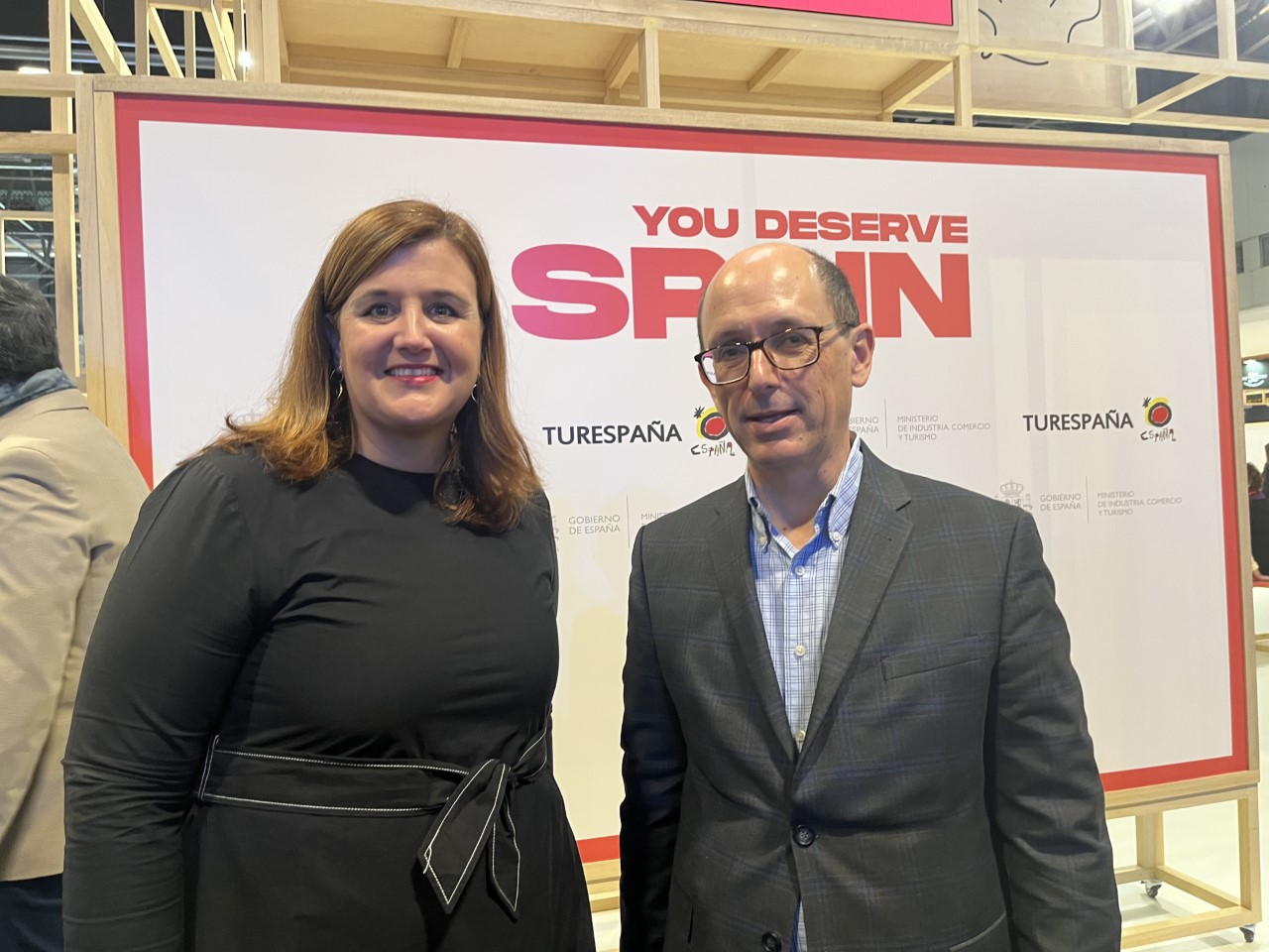 Alcaldesa con Alejandro Cañedo, secretario economía y turismo ayuntamiento de Puebla