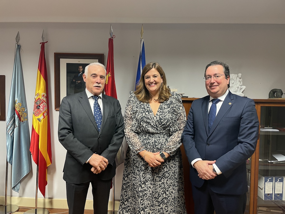  Alcaldesa con presidente del Colegio de Médicos