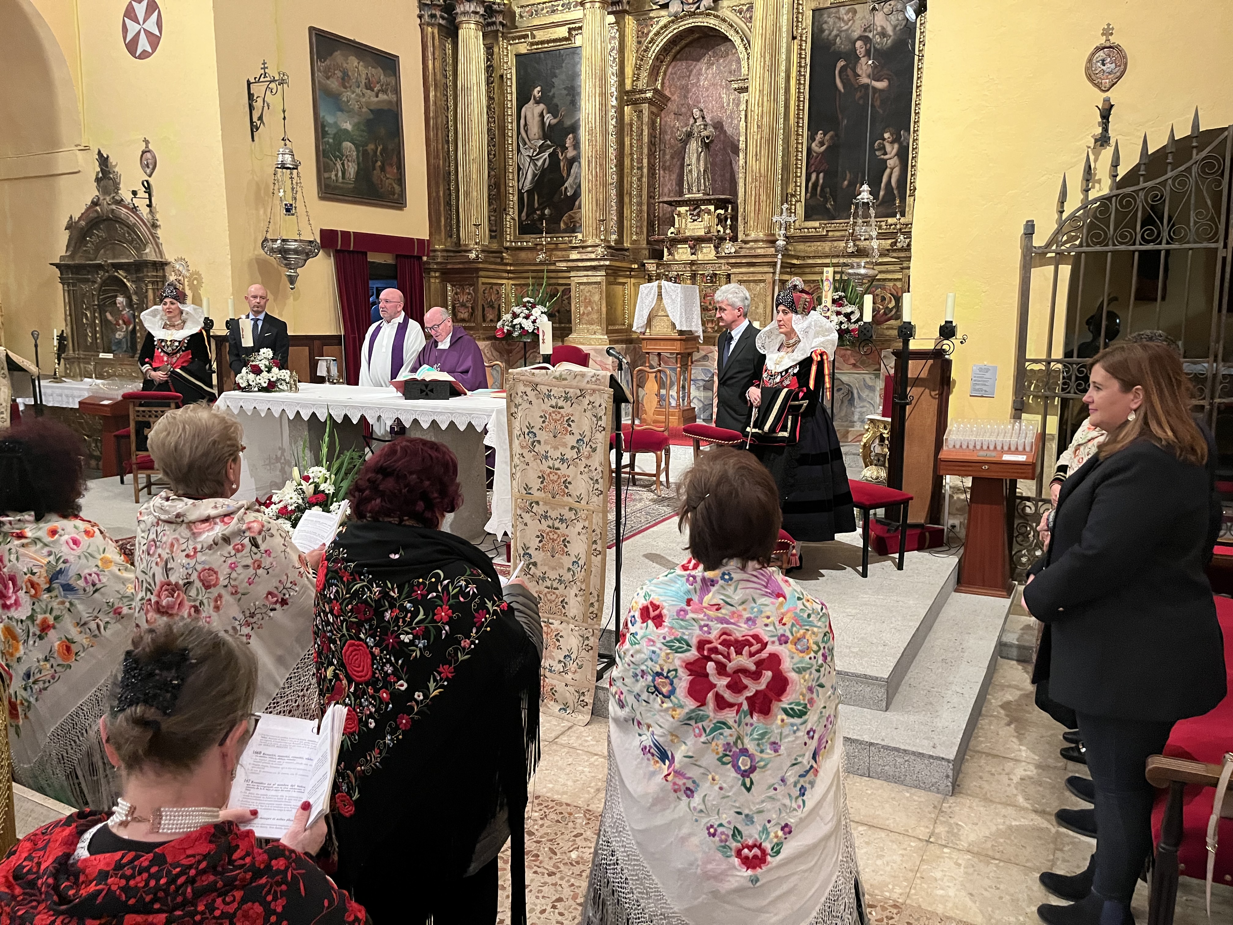 La Alcaldesa en la misa por aguederas difuntas Zamarramala