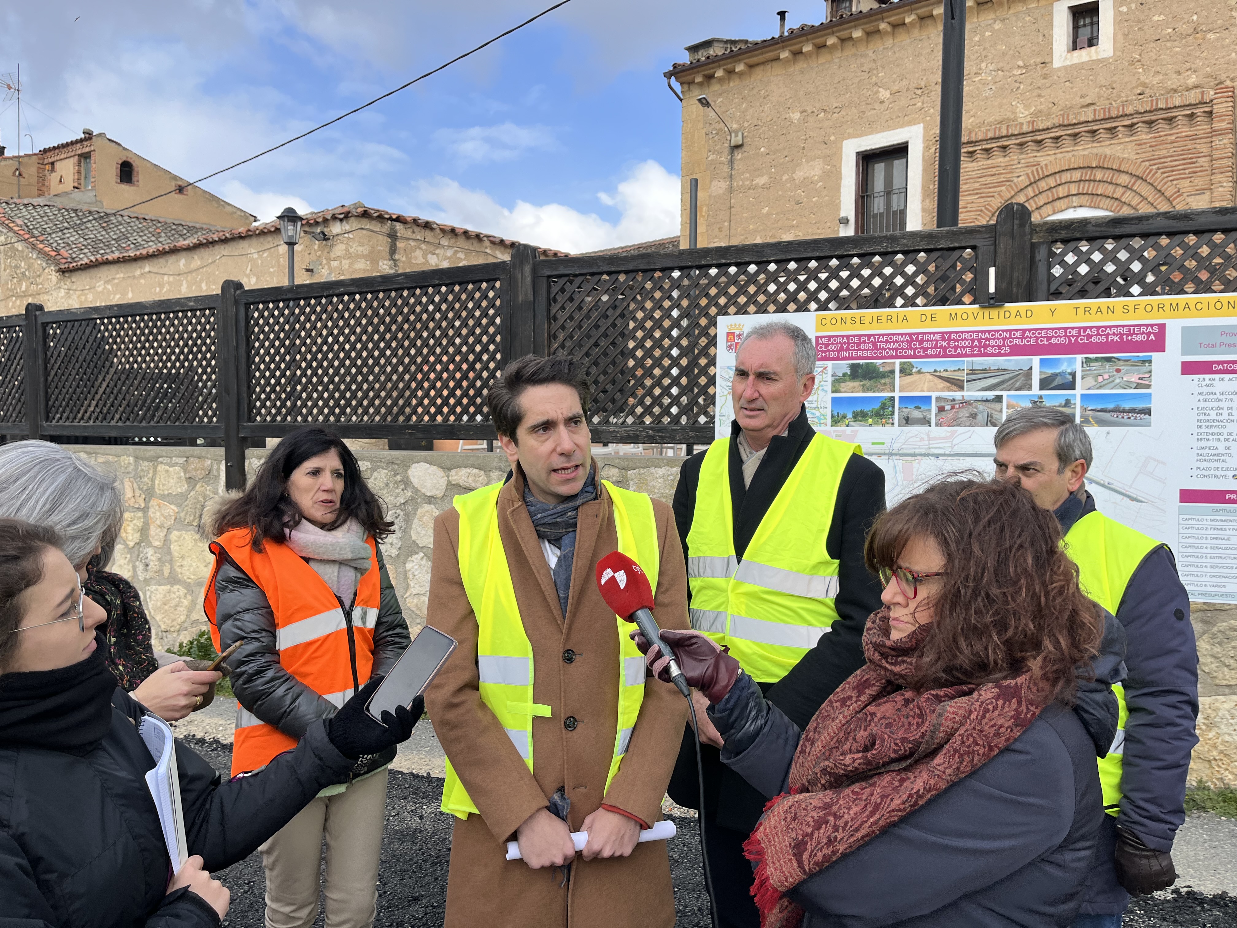 El concejal Miguel Merino, en la visita institucional a las obras de la CL-605