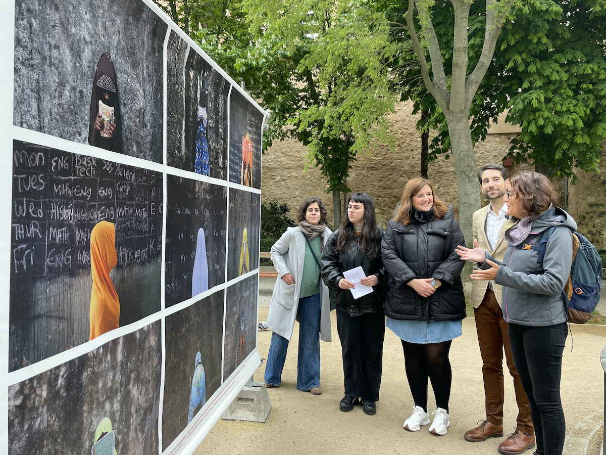 Exposición Médicos del Mundo en el Paseo del Salón