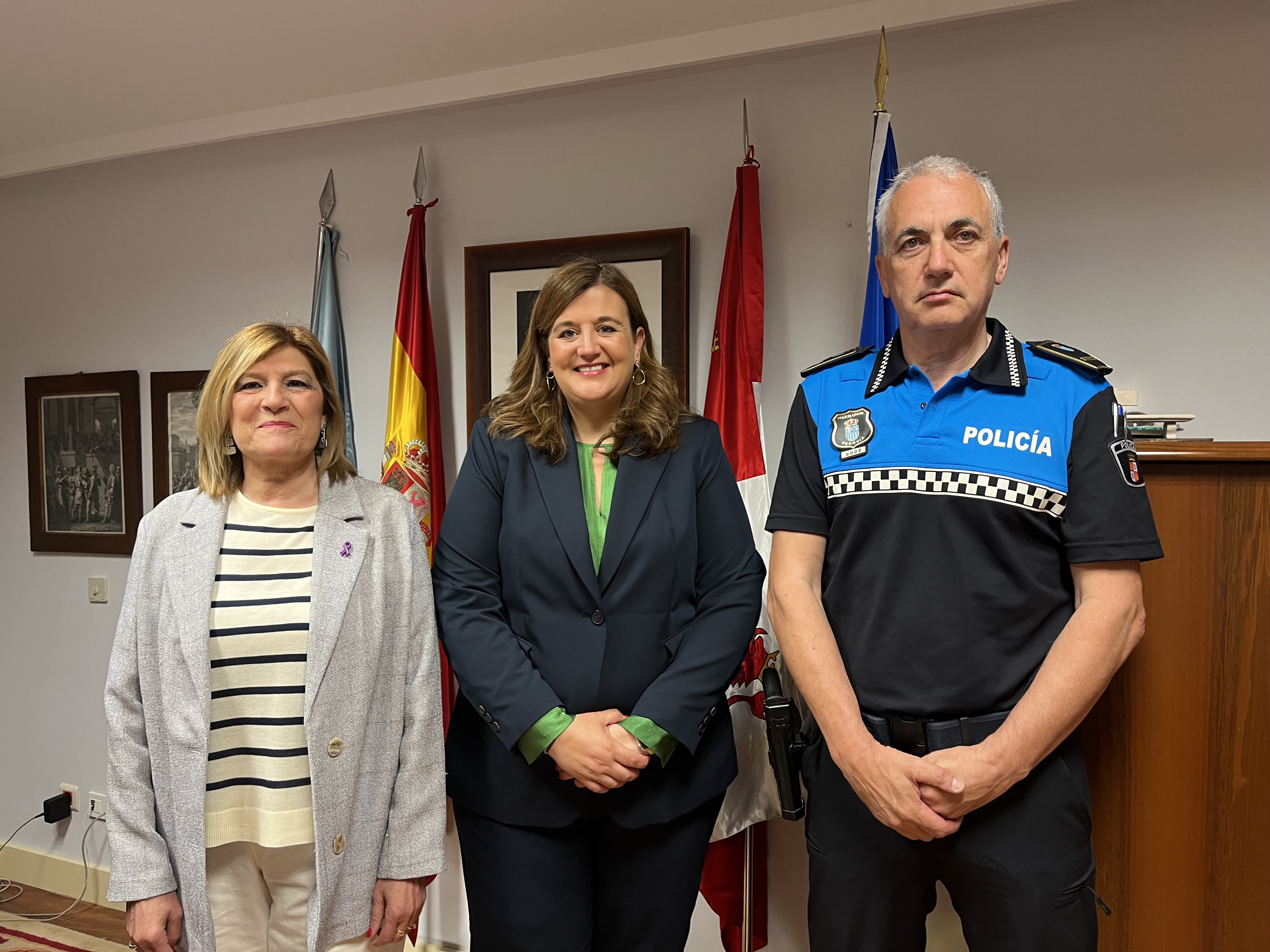 Reunión de la alcaldesa con la concejala de Seguridad, Raquel de Frutos y el Mayor de Policía Local de Segovia, Vicente Sanz,