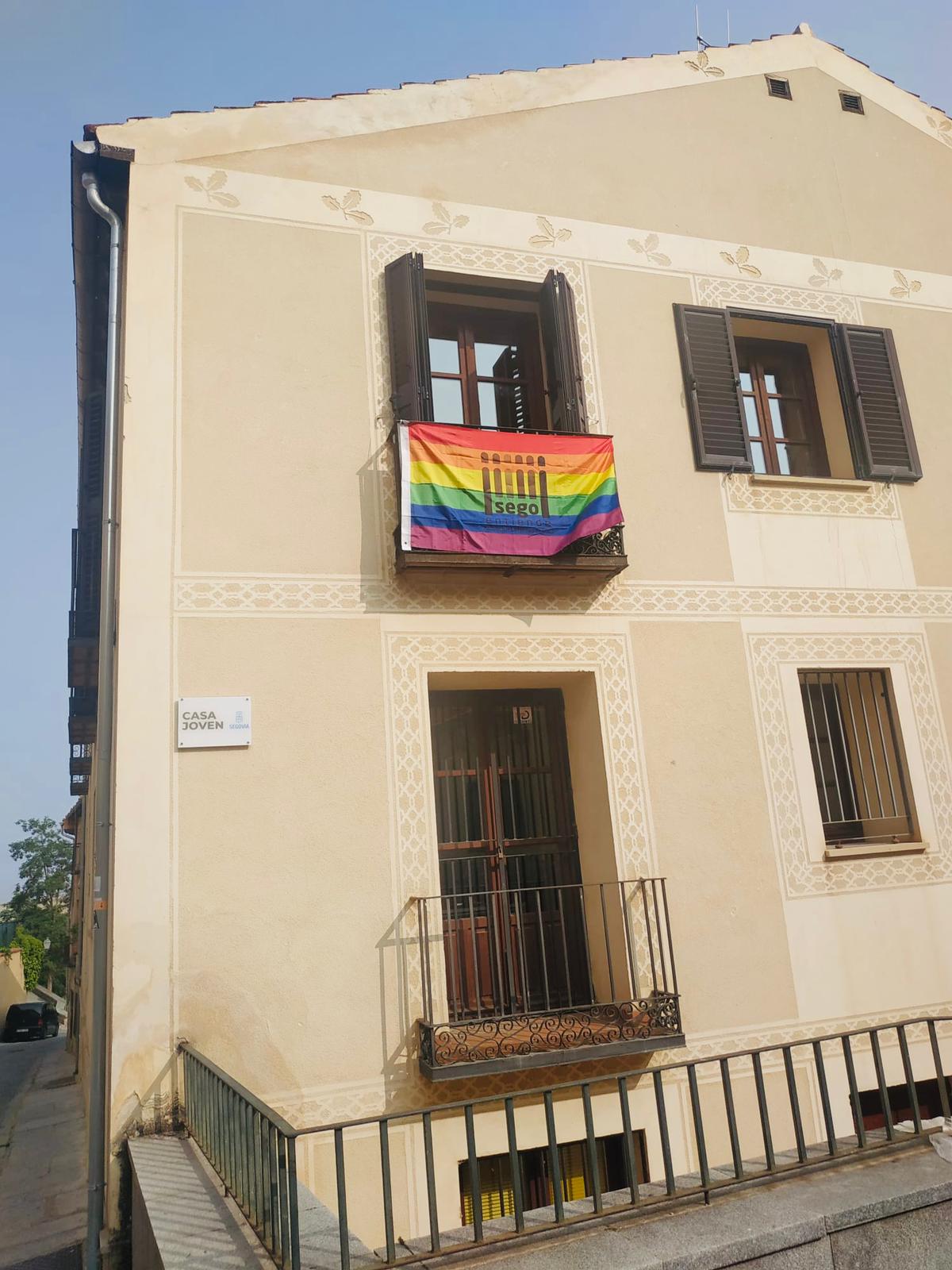 Fachada Casa Joven