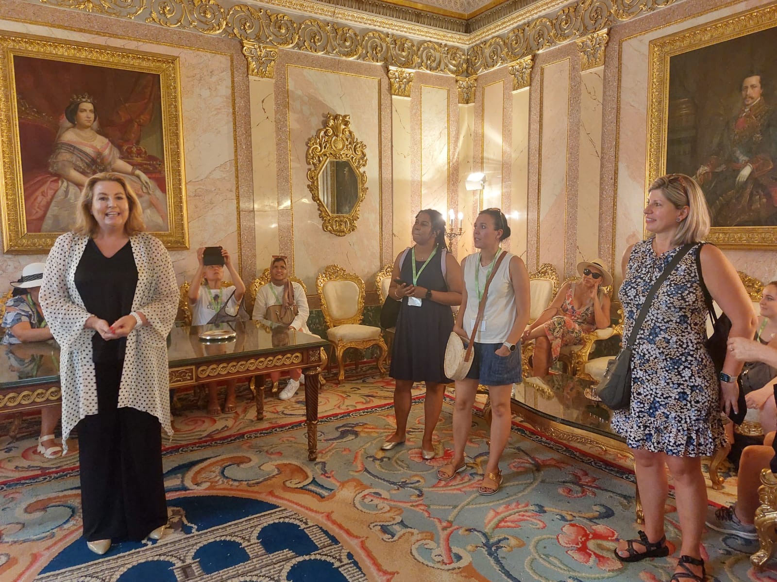 May Escobar, recibe a un centenar de profesores de español en Estados Unidos