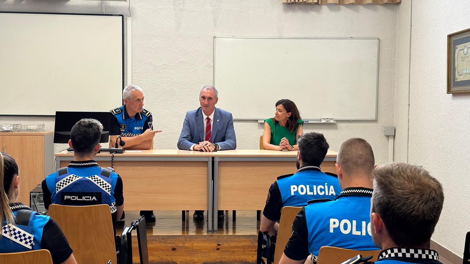 Visita del alcalde al cuartel de la Policía Local 2