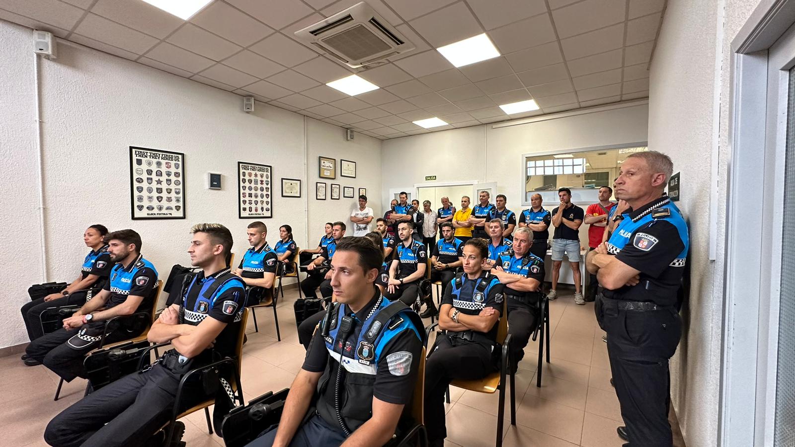 Visita del alcalde al cuartel de la Policía Local 3