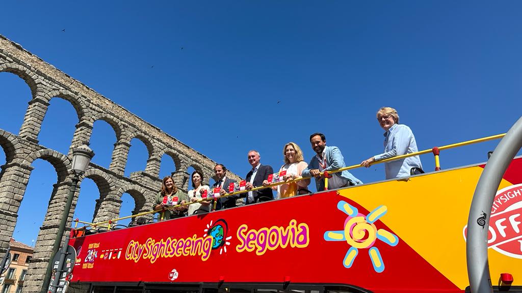 Presentación bus turístico en el Acueducto