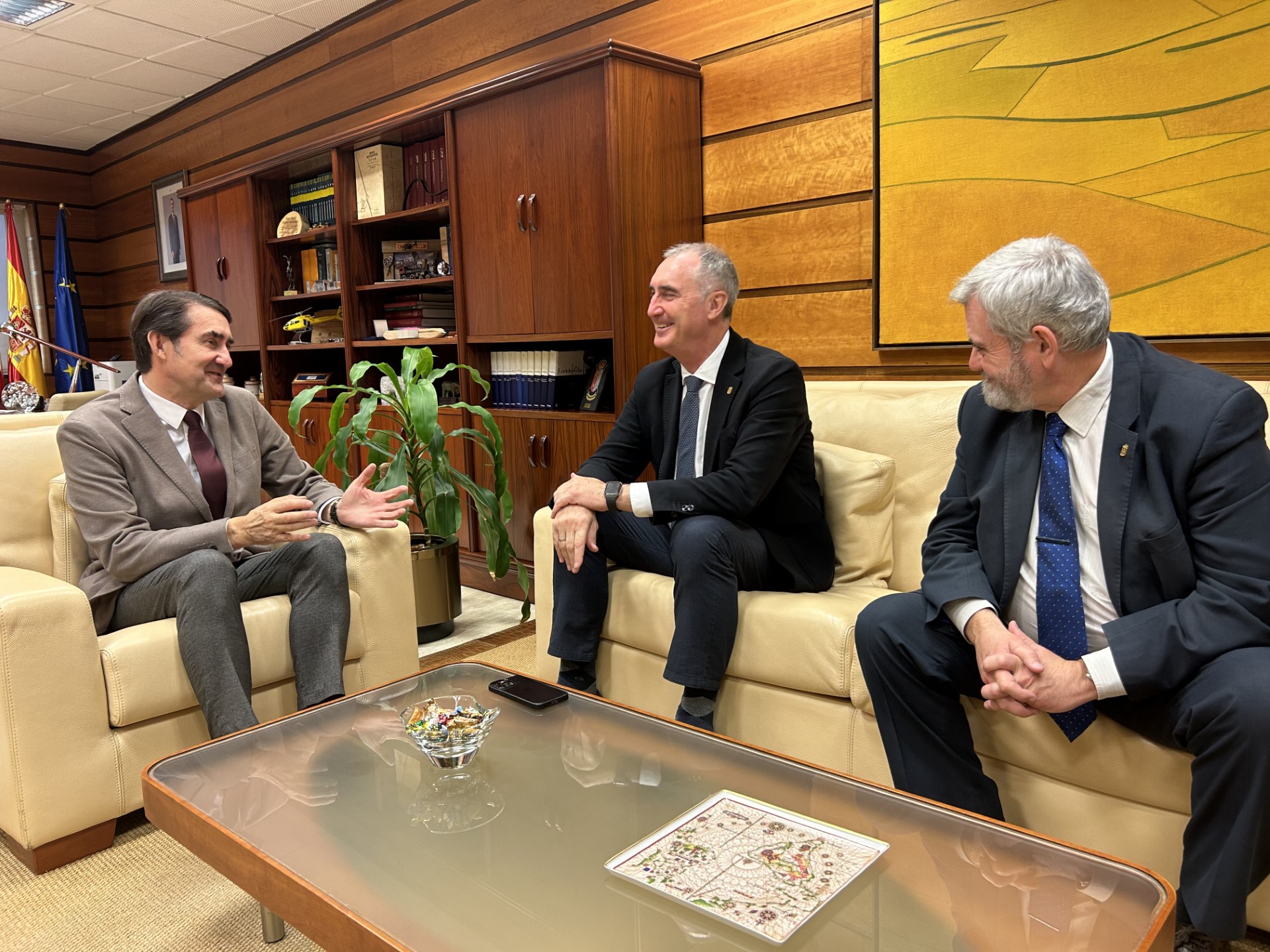 Alcalde José Mazarías Consejero Medioa Ambiente Vivienda y Ordenación del territorio, Juan Carlos Suárez Quiñones Concejal Urbanismo Alejandro González Salamanca