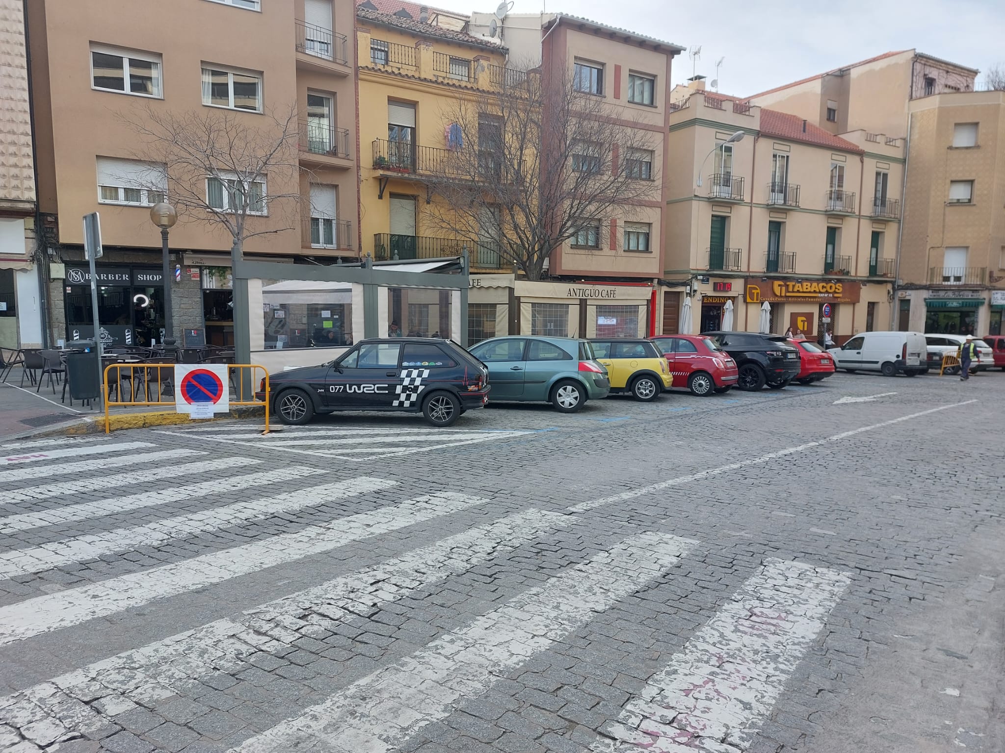 Calle Blanca de Silos con señalización