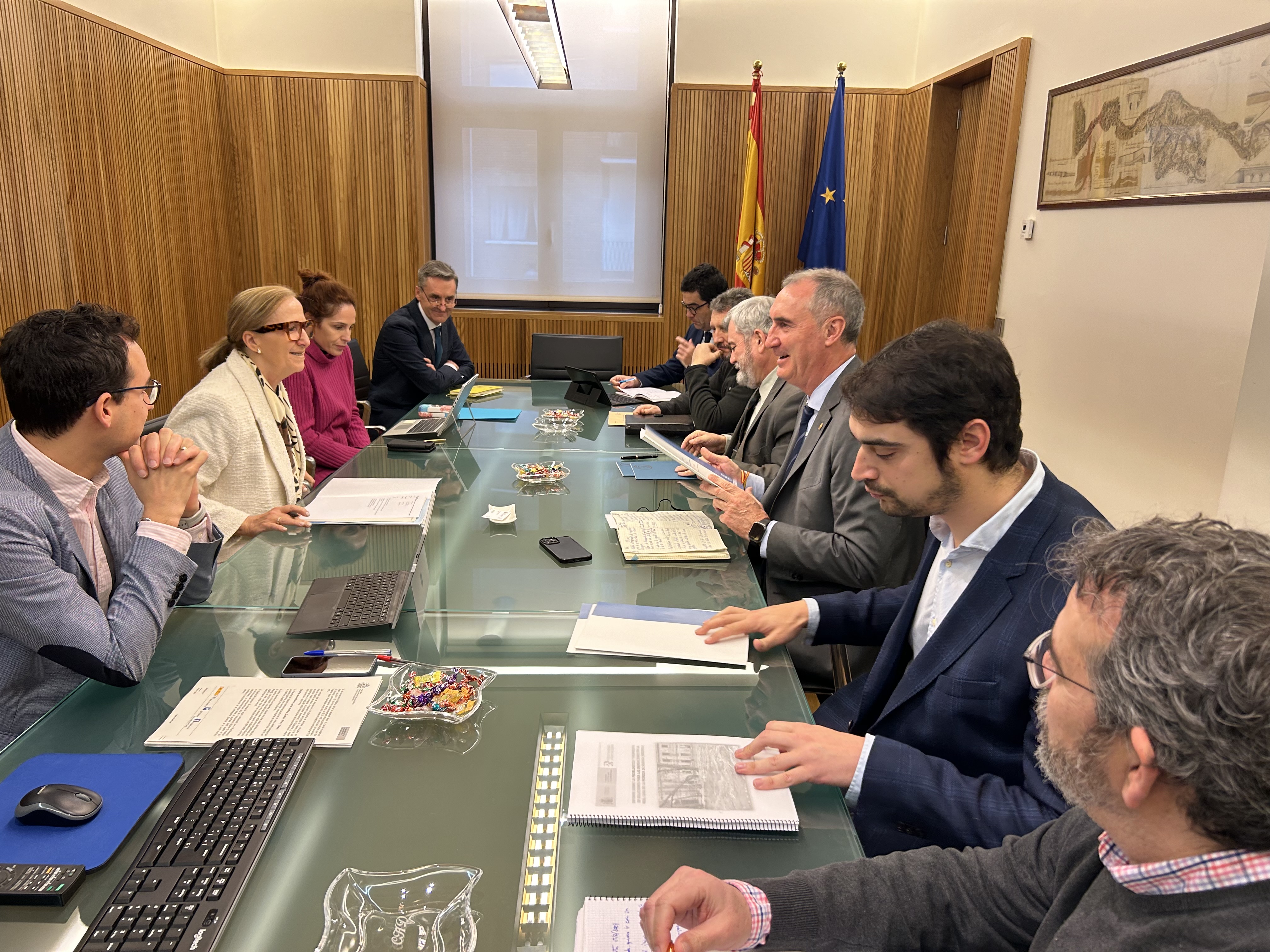 Reunión que ha mantenido el alcalde de la ciudad, José Mazarías, con la presidenta de la Confederación Hidrográfica del Duero, María Jesús Lafuente.