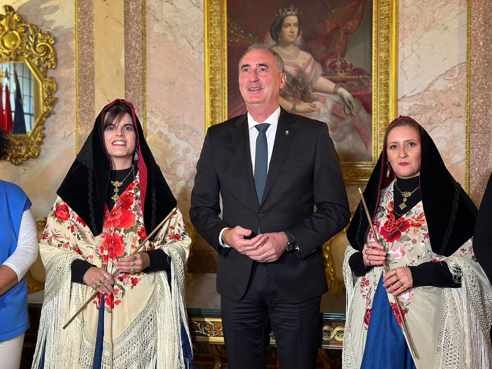 El alcalde de Segovia con las Alcaldesas de Zamarramala 