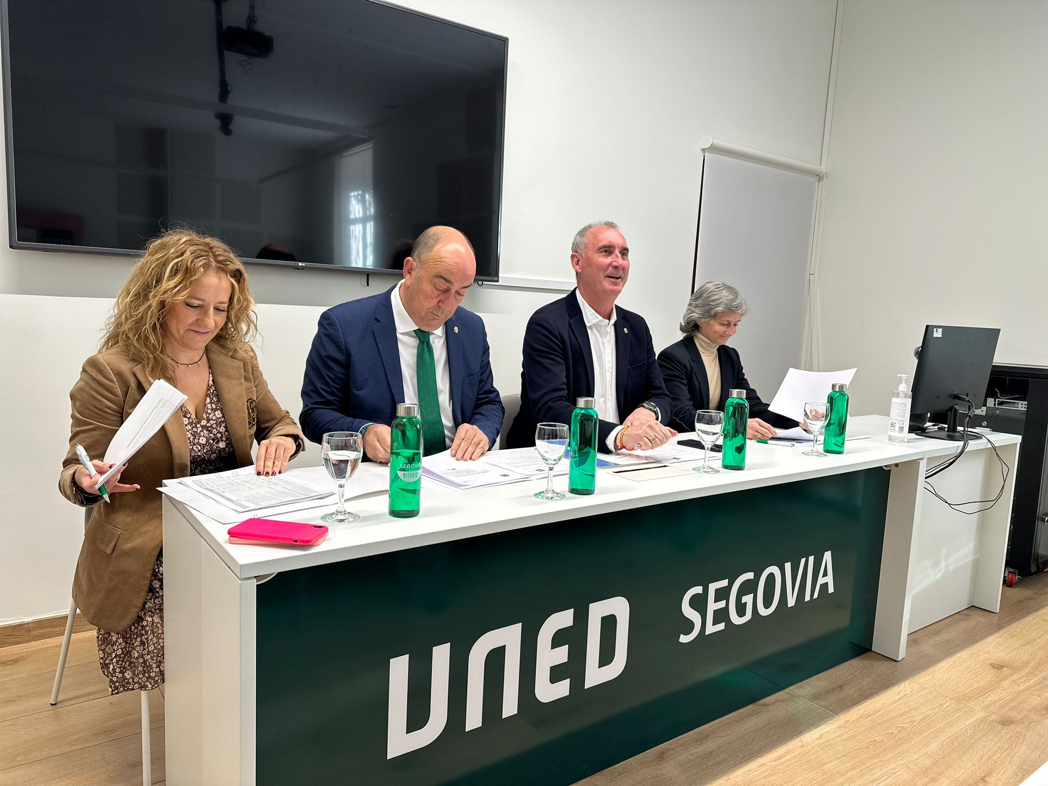 La Junta Rectora de la UNED, presidida por el alcalde, José Mazarías