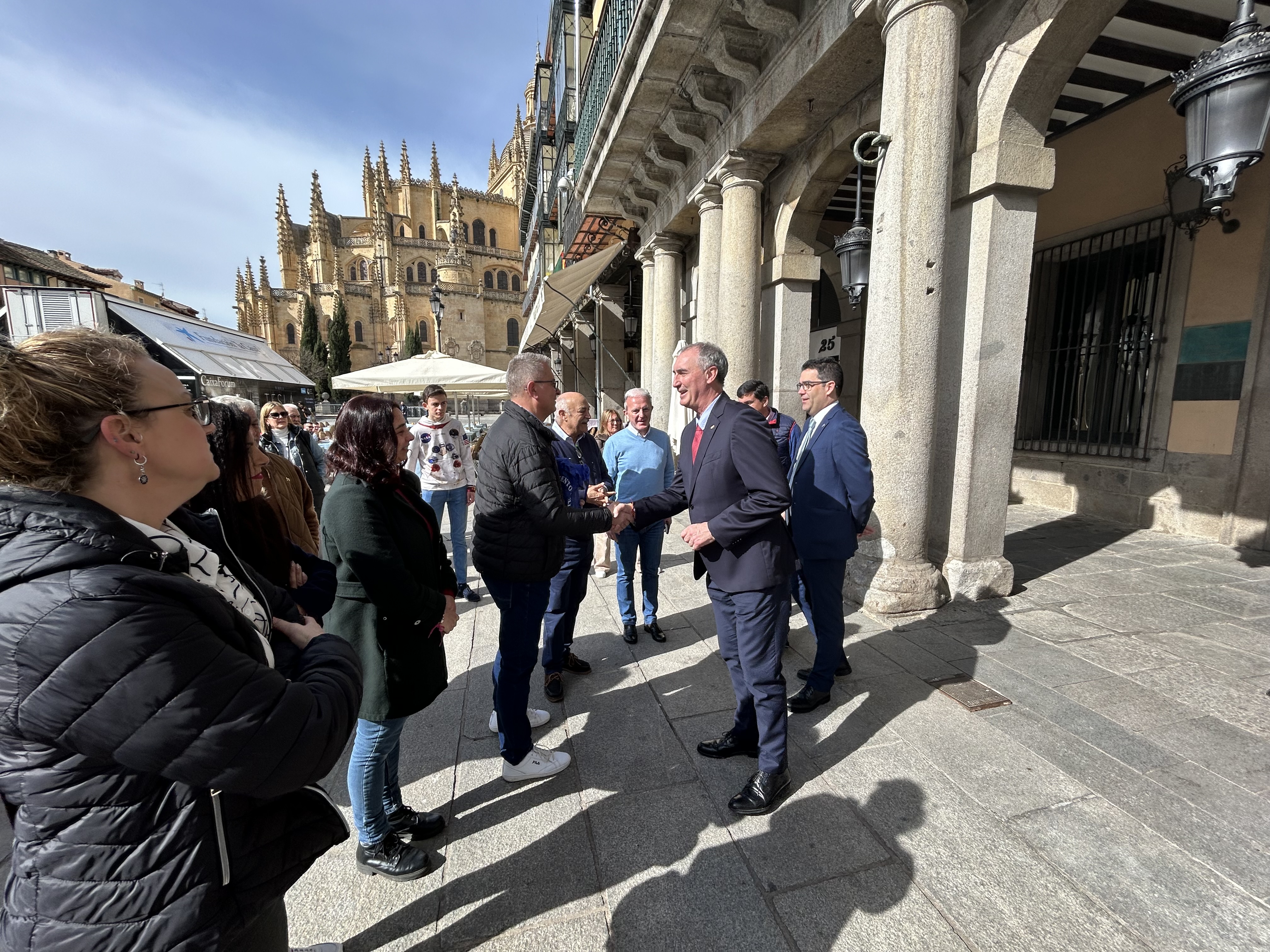 Visita de una delegación del municipio de Casarrubios del Monte al Ayuntamiento