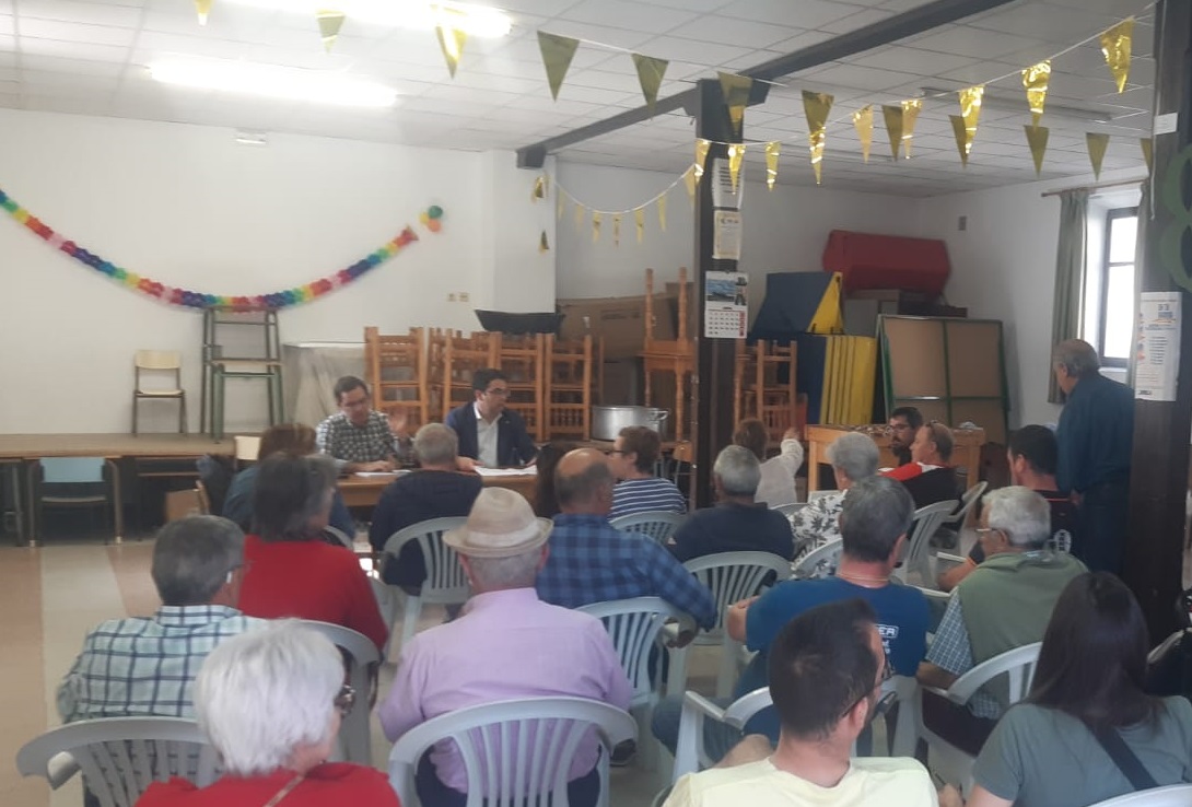 Reunión con los vecinos del barrio incorporado de Madrona