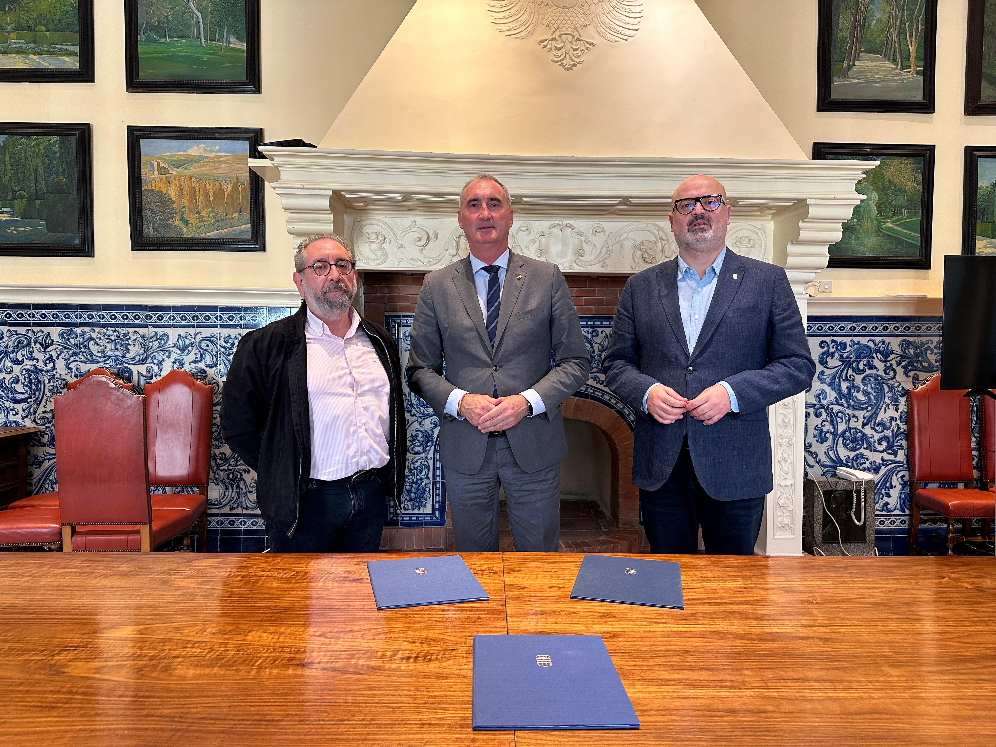 Firma convenio Asociación de los periodistas de Segovia
