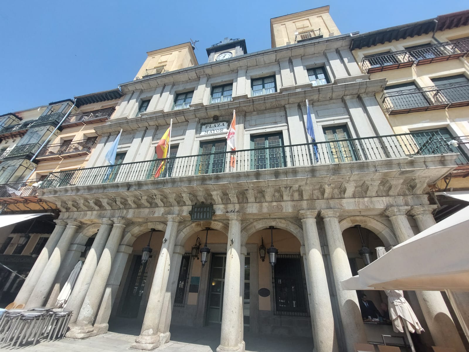 Fachada Ayuntamiento verano