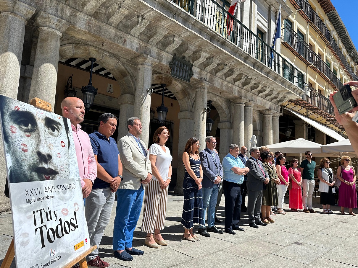 Minuto de silencio en recuerdo a Miguel Ángel Blanco en el 27 aniversario de su asesinato