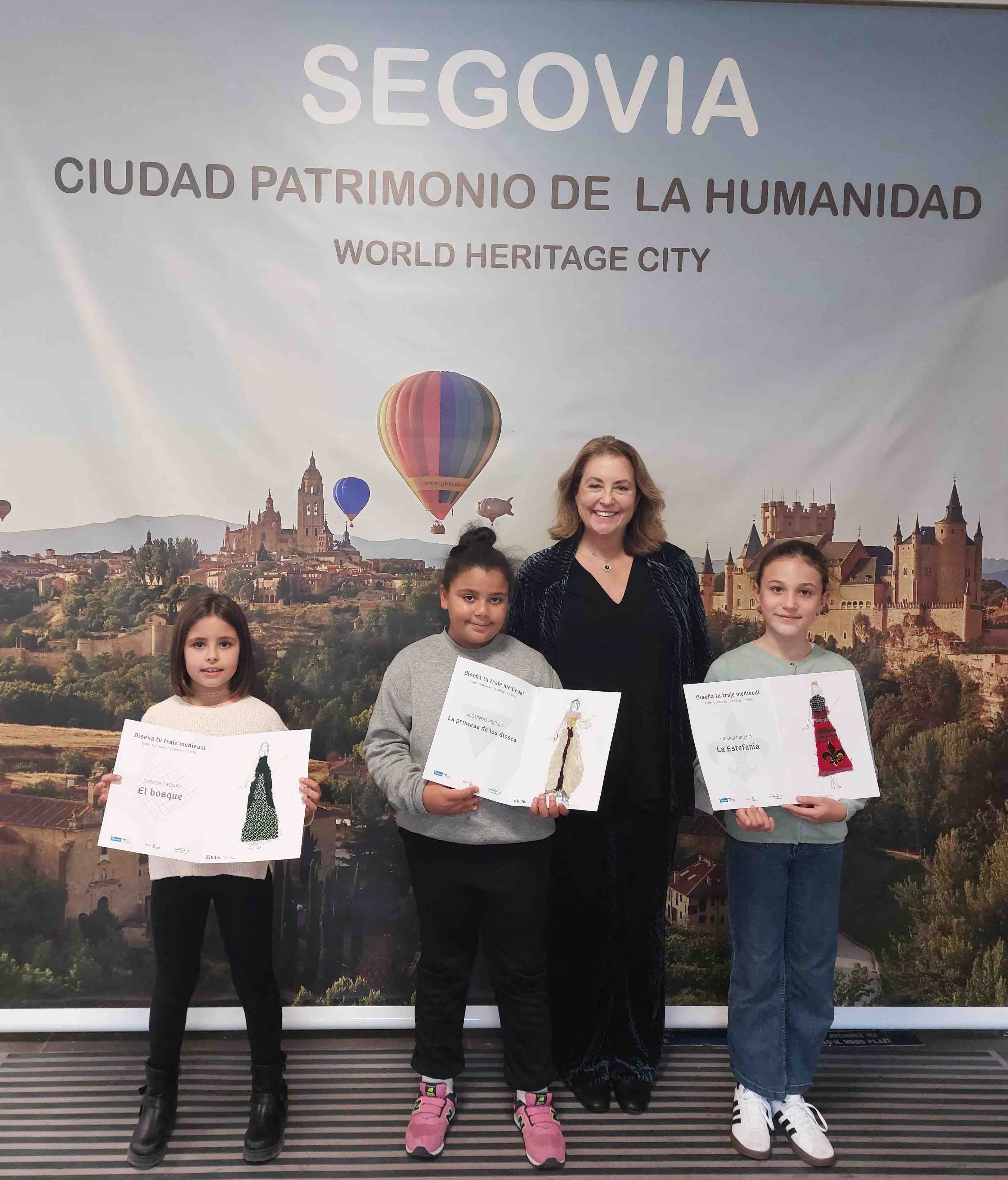  La concejala de Turismo, May Escobar, ha entregado los premios del concurso "Crea tu indumentaria medieval"