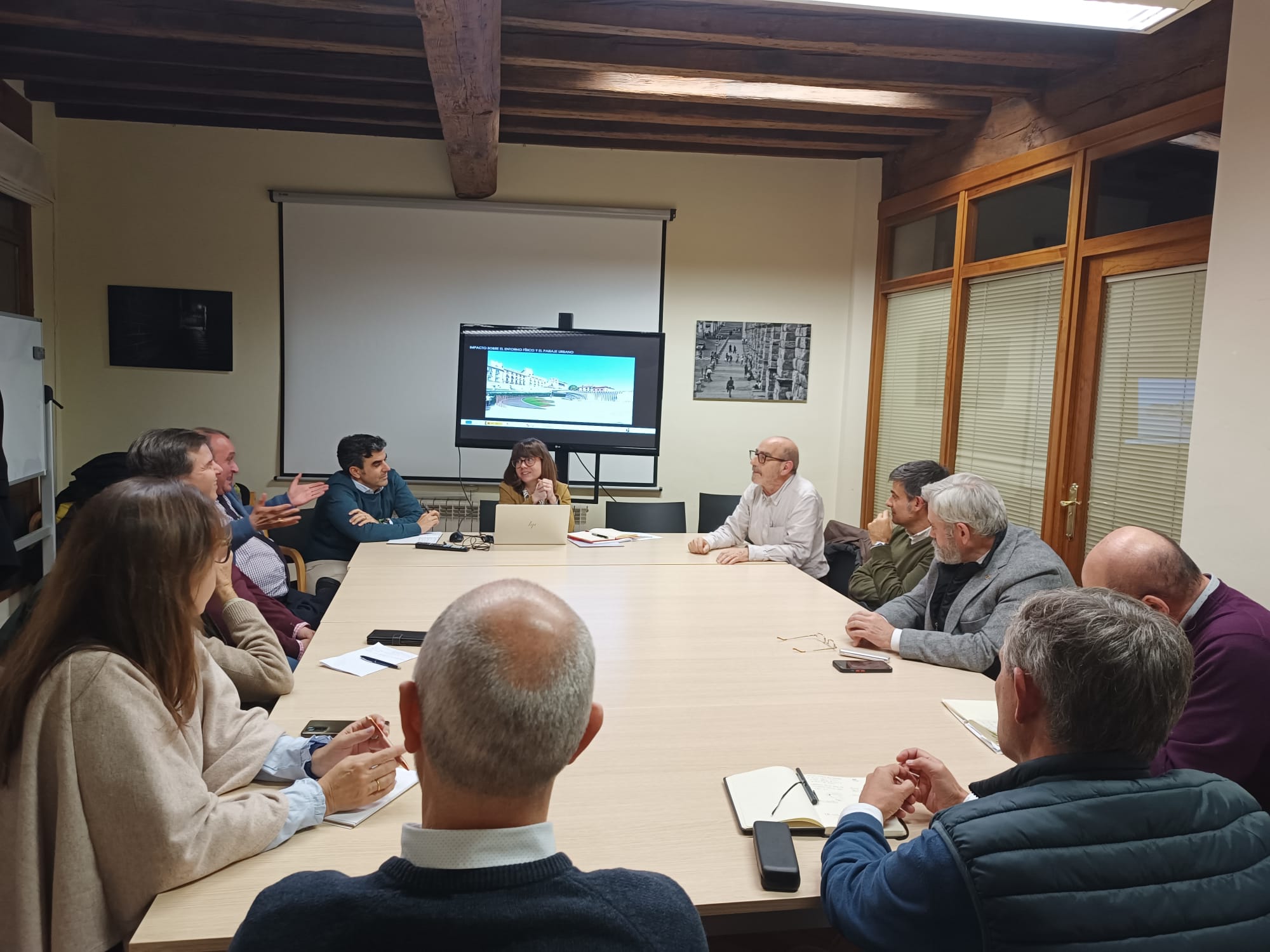 Reunión con colectivos para explicar anteproyecto Centro de Interpreación del Acueducto