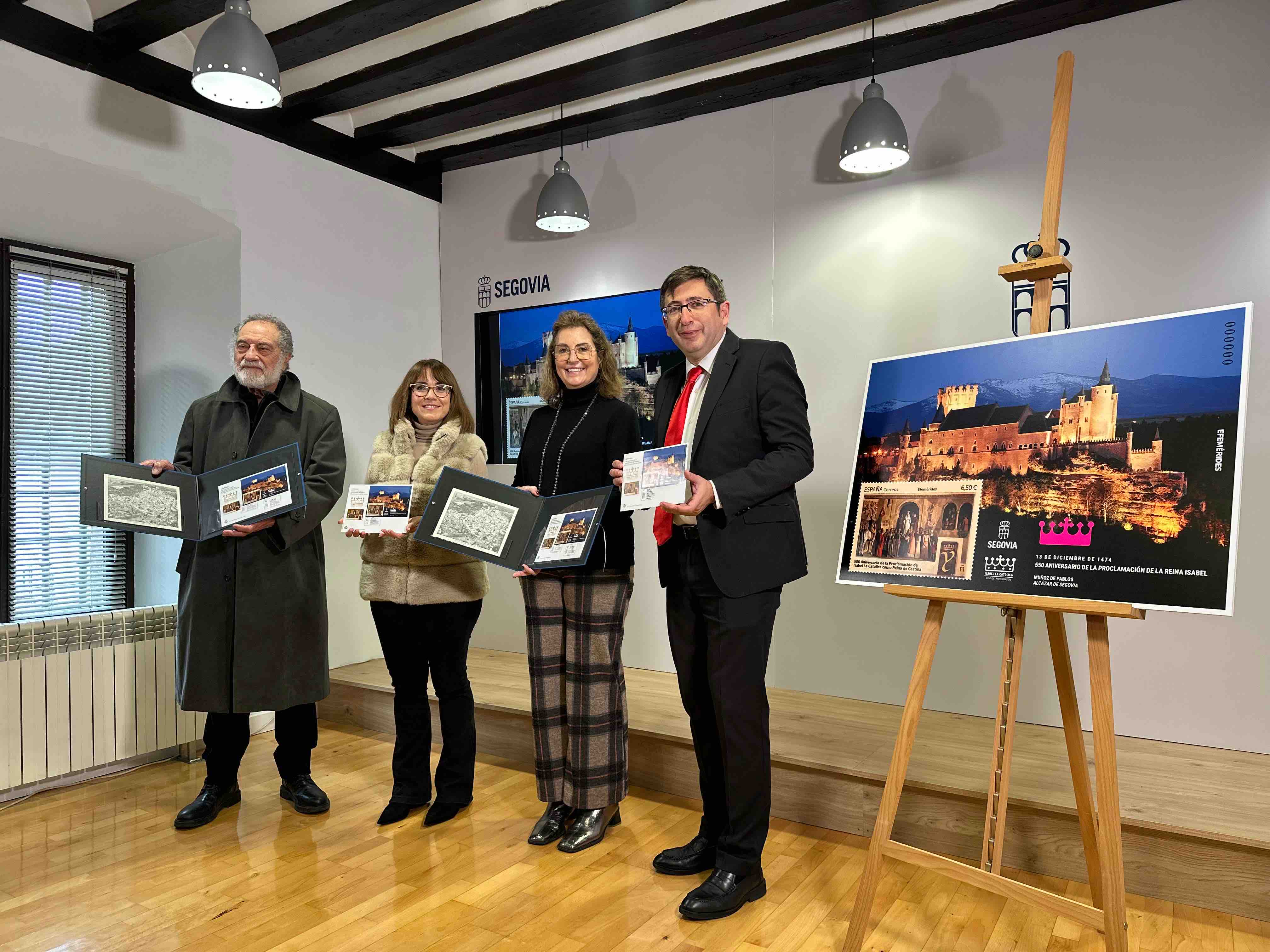 Correos presenta el sello dedicado al aniversario de la proclamación de Isabel