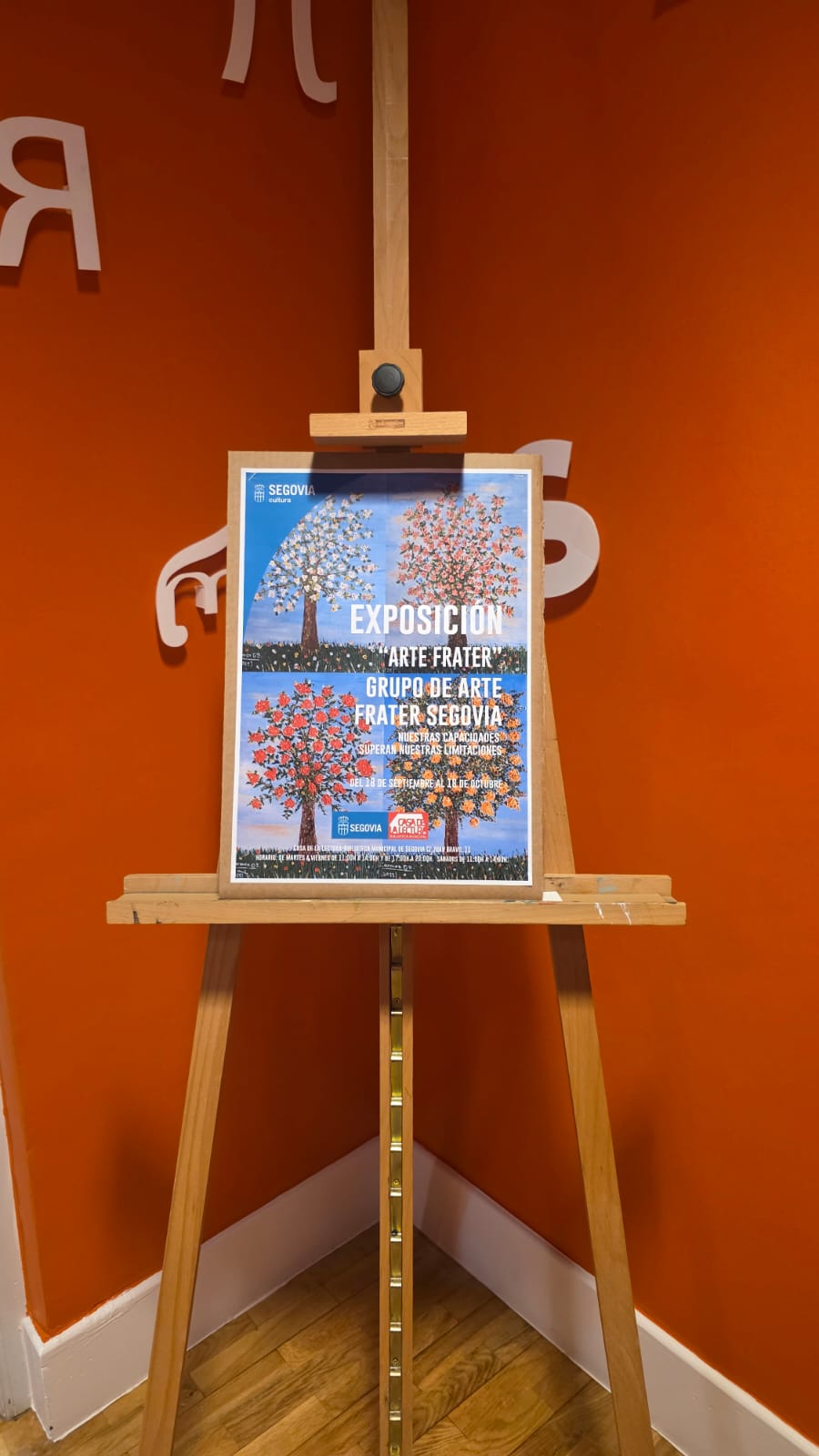 La Casa de la Lectura acoge la exposición “Arte Frater”, un homenaje al talento y la superación