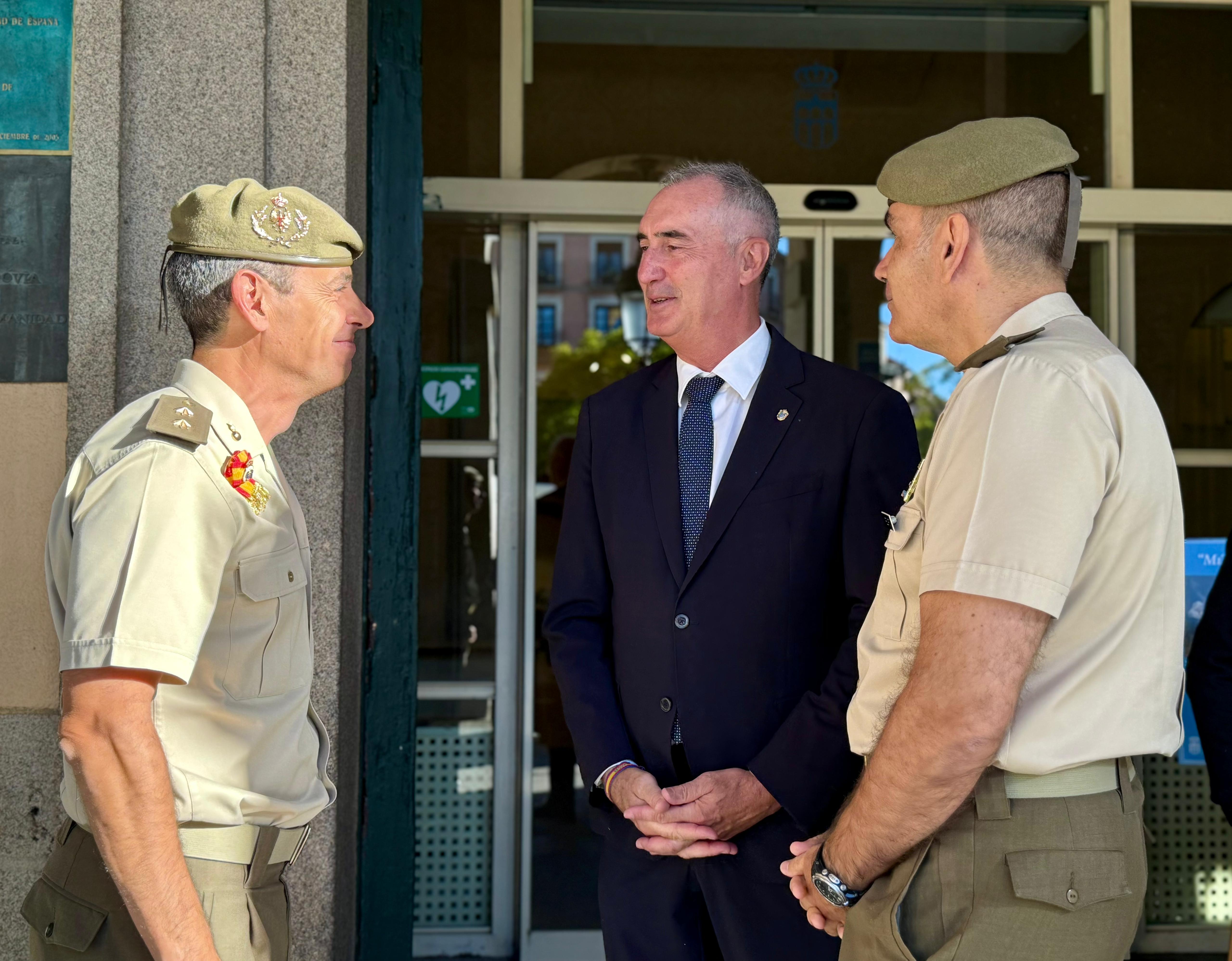 Visita nuevo director de la Academia de Artillería