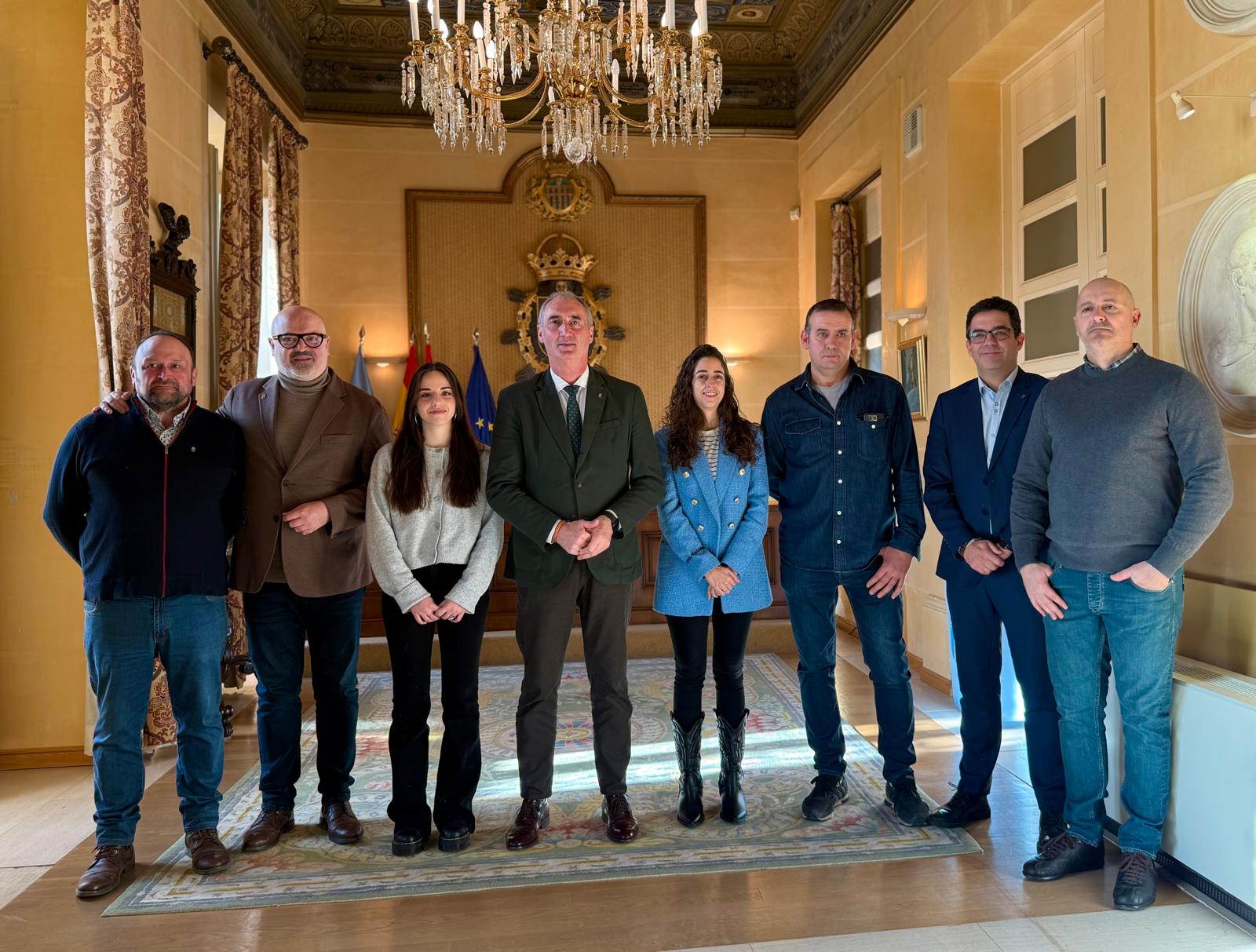 Toma posesión auxiliar biblioteca, oficial carpintería, oficiales albañilería