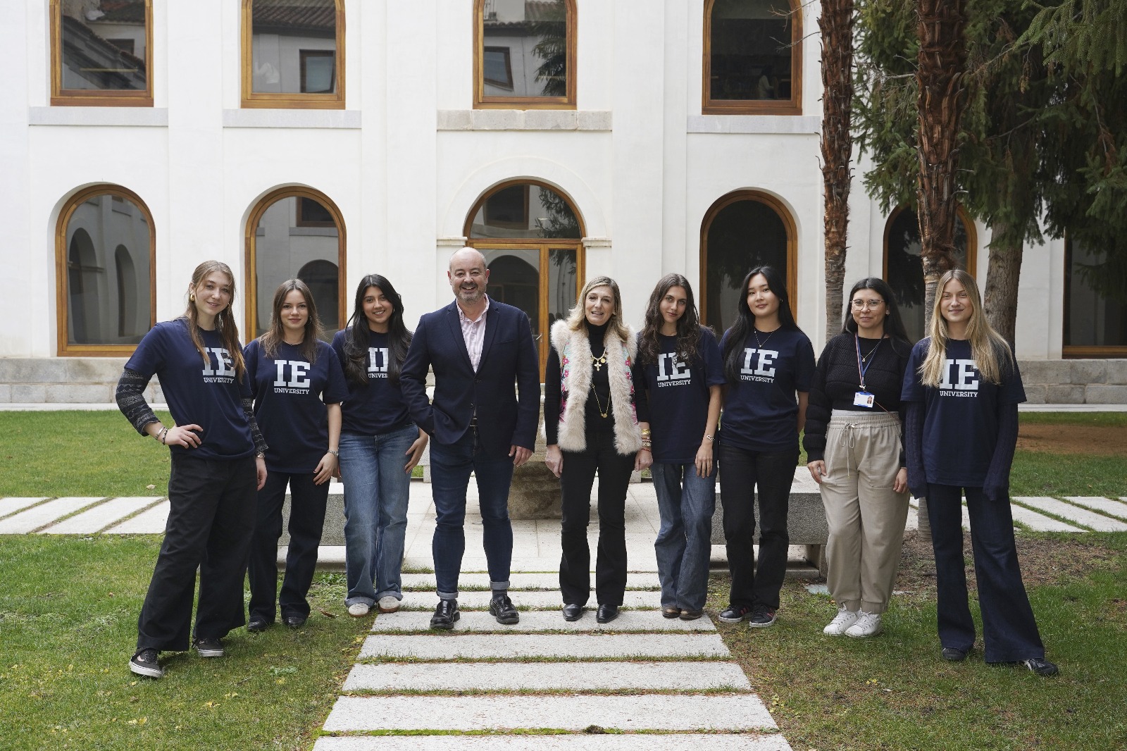 El Ayuntamiento e IE University acercan la ciencia a más de 400 estudiantes de la ciudad
