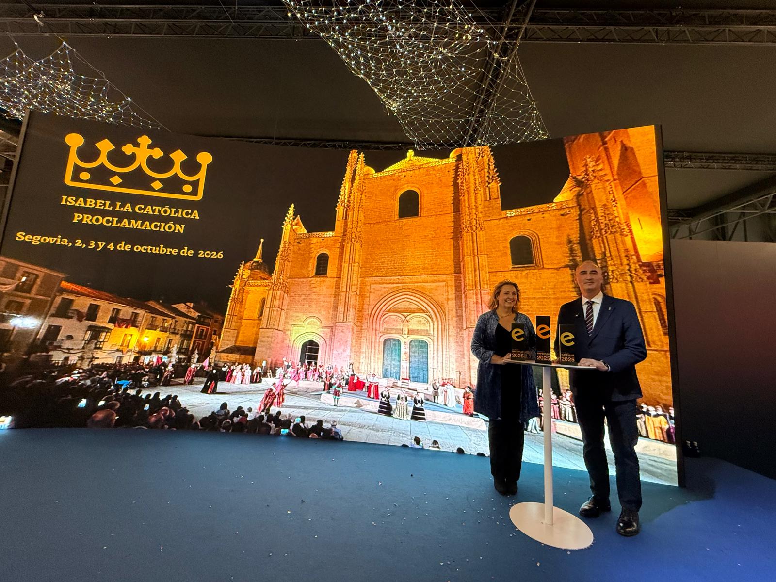 El alcalde de Segovia presenta en FITUR “Isabel, la Proclamación” como una marca cultural sólida