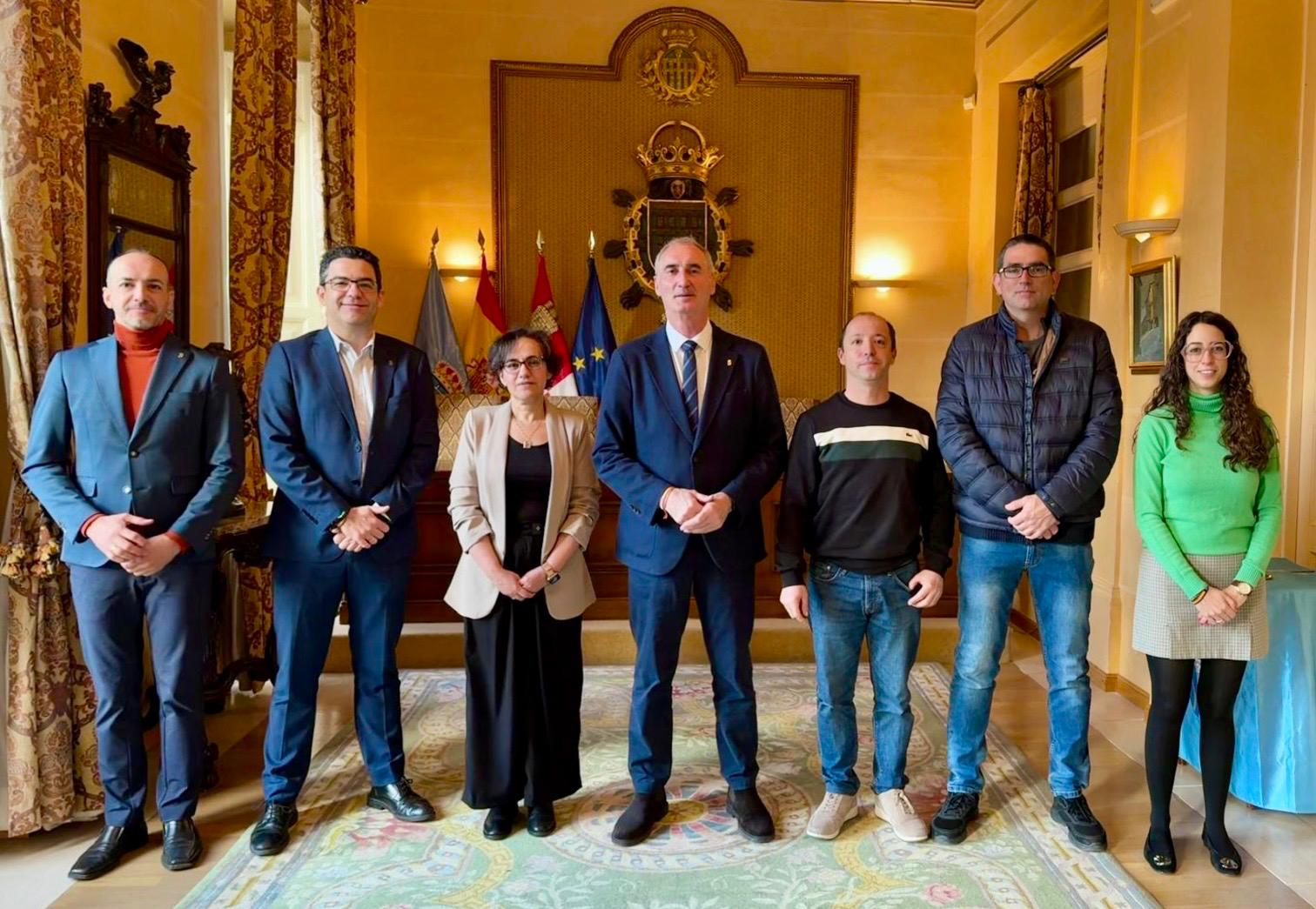 Toma de posesión tres empleados municipales