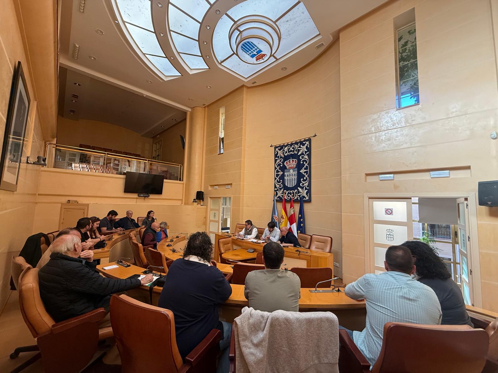 Reunión de trabajo con las asociaciones de peñas