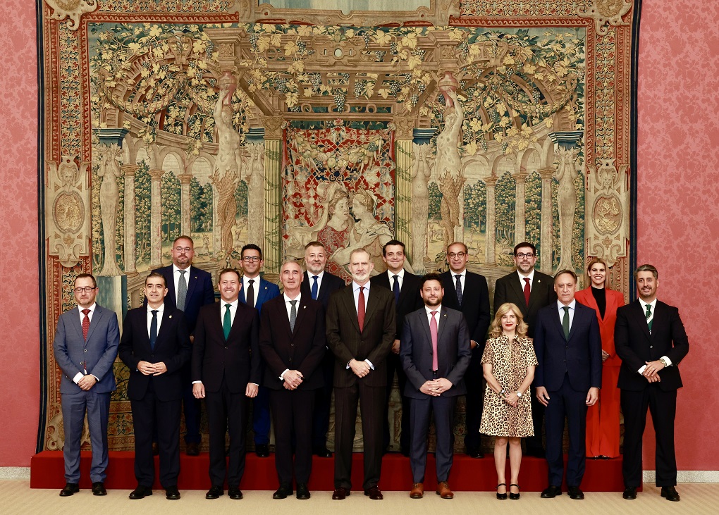 Rey recibe en El Pardo a los alcaldes del Grupo de Ciudades Patrimonio de la Humanidad de España