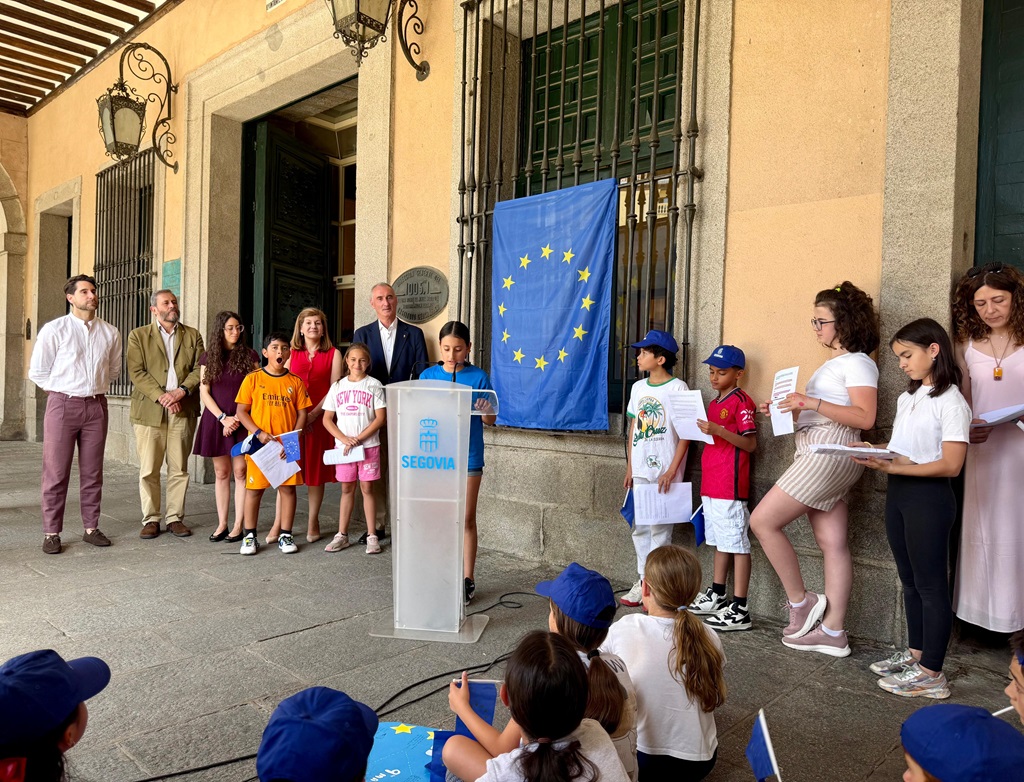 Acto por el día de Europa en la puerta del Ayuntamiento