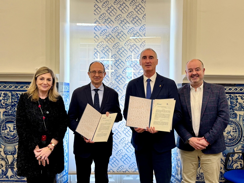 Firma convenio Ayuntamiento-IE 