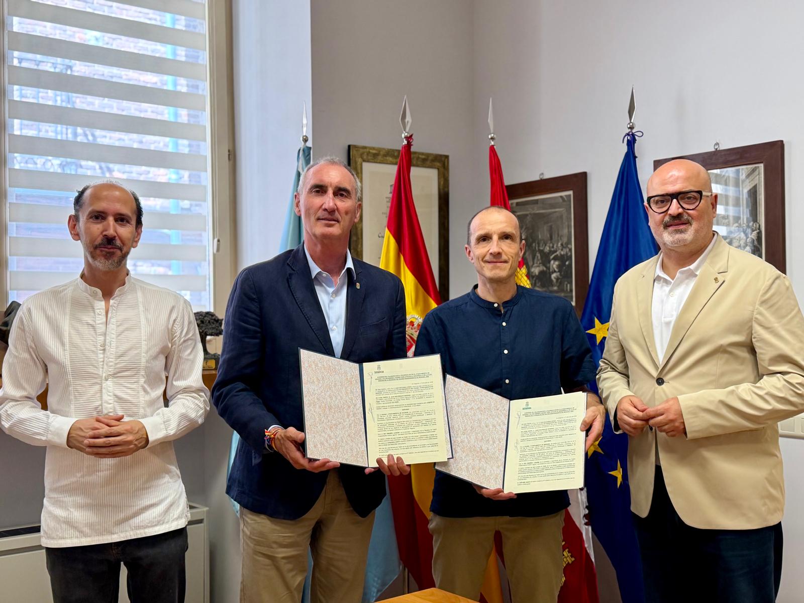 Firma del convenio de colaboración entre el Ayuntamiento y el IES Andrés Laguna