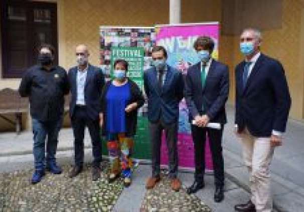 Foto de familia de la presentación de Weird Market