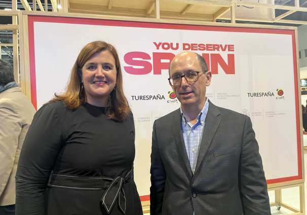 Alcaldesa con Alejandro Cañedo, secretario economía y turismo ayuntamiento de Puebla