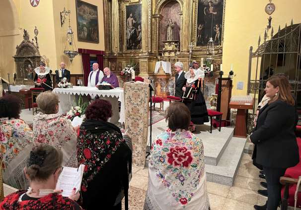 La Alcaldesa en la misa por aguederas difuntas Zamarramala